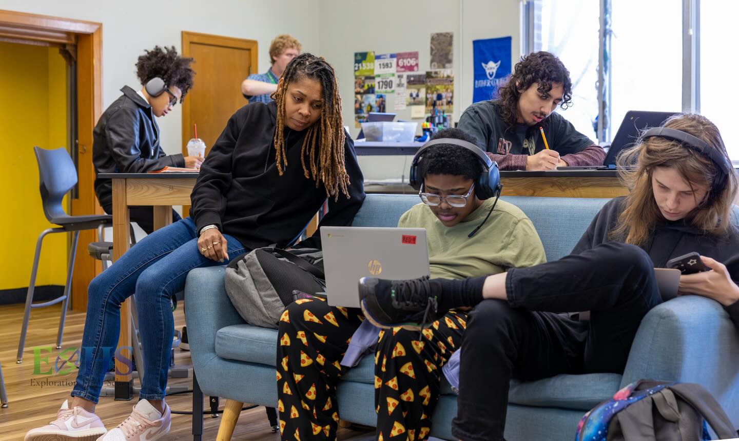 We’re proud of the culture we’re building at EXHS — one rooted in respect, encouragement, and unity. Our students, teachers, and community partners show up for one another, creating an environment where everyone can thrive. Thank you for being part of what makes EXHS extraordinary.
📸 @revolutionstudiosmn
#ProjectBasedLearning #HandsOnLearning #StudentSuccess #FutureReady #EducationThatInspires