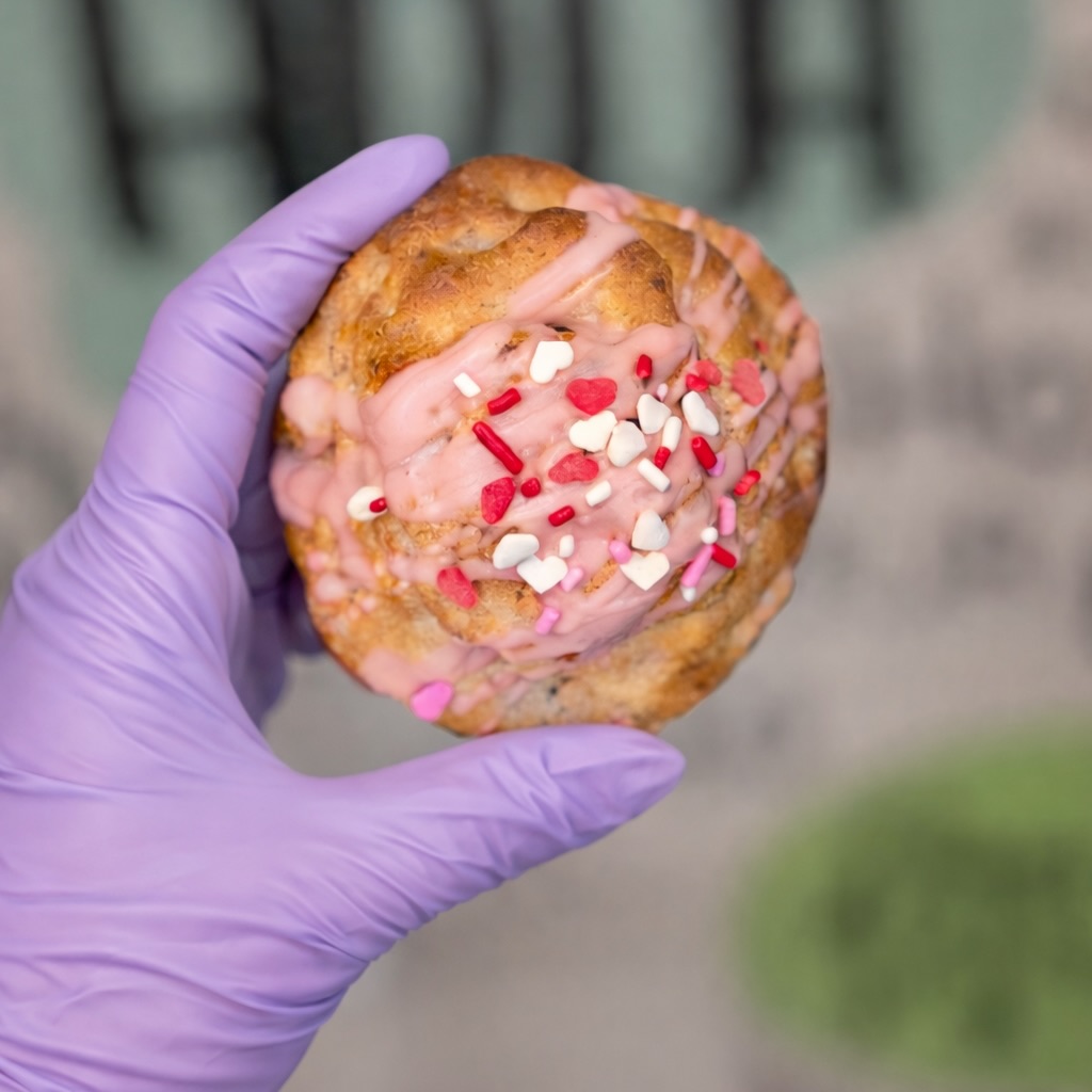 Big. Thick. Gooey.
This is how NY-style cookies are supposed to be 🍪
Swipe ➝ pick your favorite ➝ see you soon.