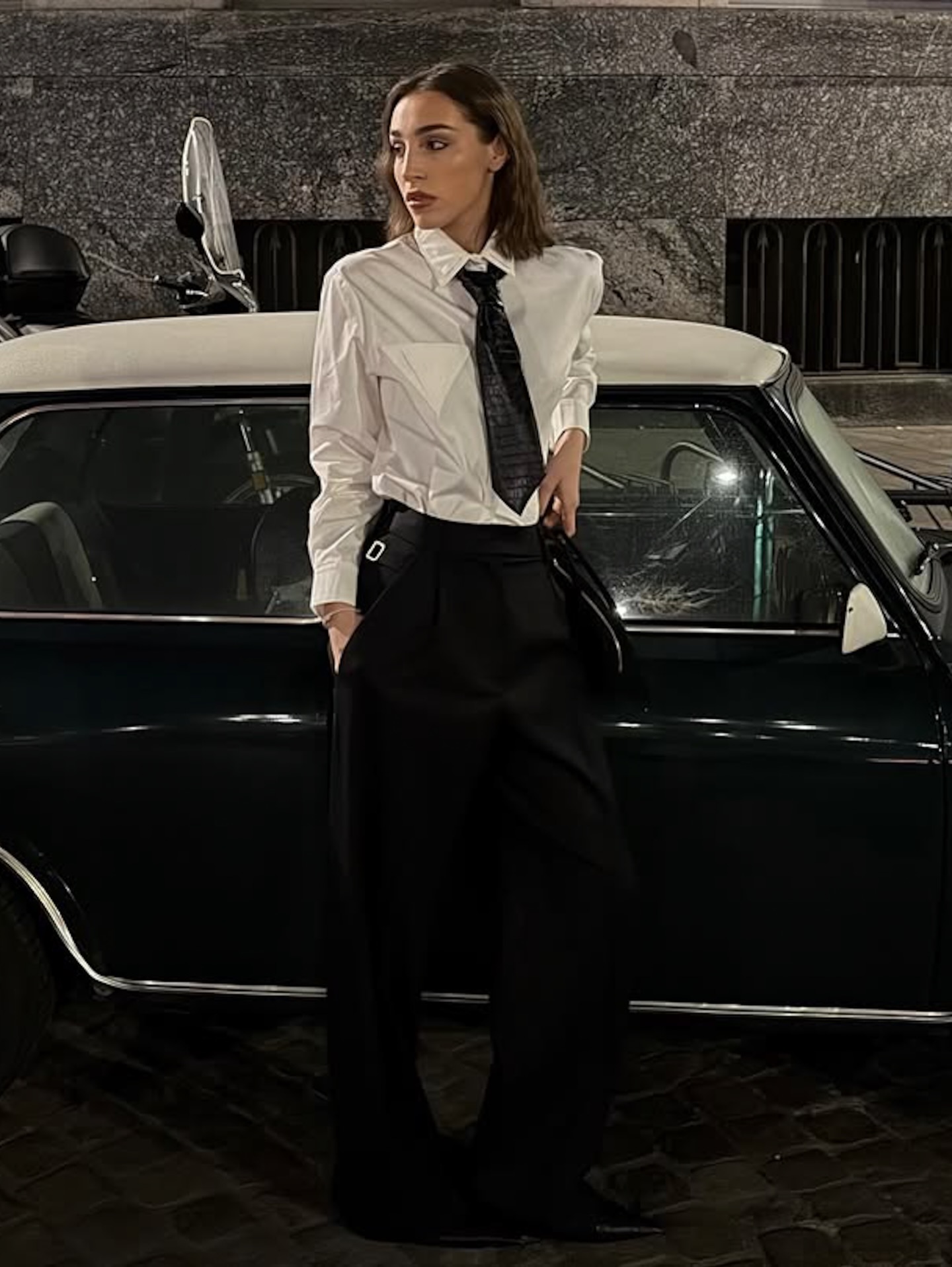 @ginevramavilla brings sharp tailoring to the table in DUNE Shirt in White and CROC Tie in Shiny Black✨🔪
.
Shop at www.darann.com