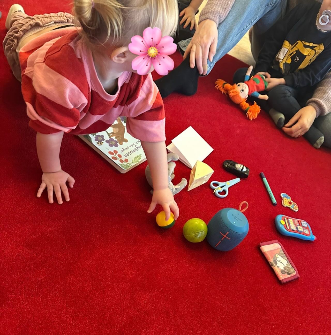 Ett, två, tre, fyra, fem 🔢 – Lilla räknar, sjunger och leker med siffror 🎶.
Tips!
📻 Radioapan på Sveriges Radio Barnradio, där barnen får sjunga med, lära sig siffror och röra sig till musiken – ett riktigt roligt sätt att upptäcka matte redan i tidig ålder! 💛
#förskolansvärld #förskolamatematik #sverigesradio #förskolaikullavik #föräldrakooperativethedenhös