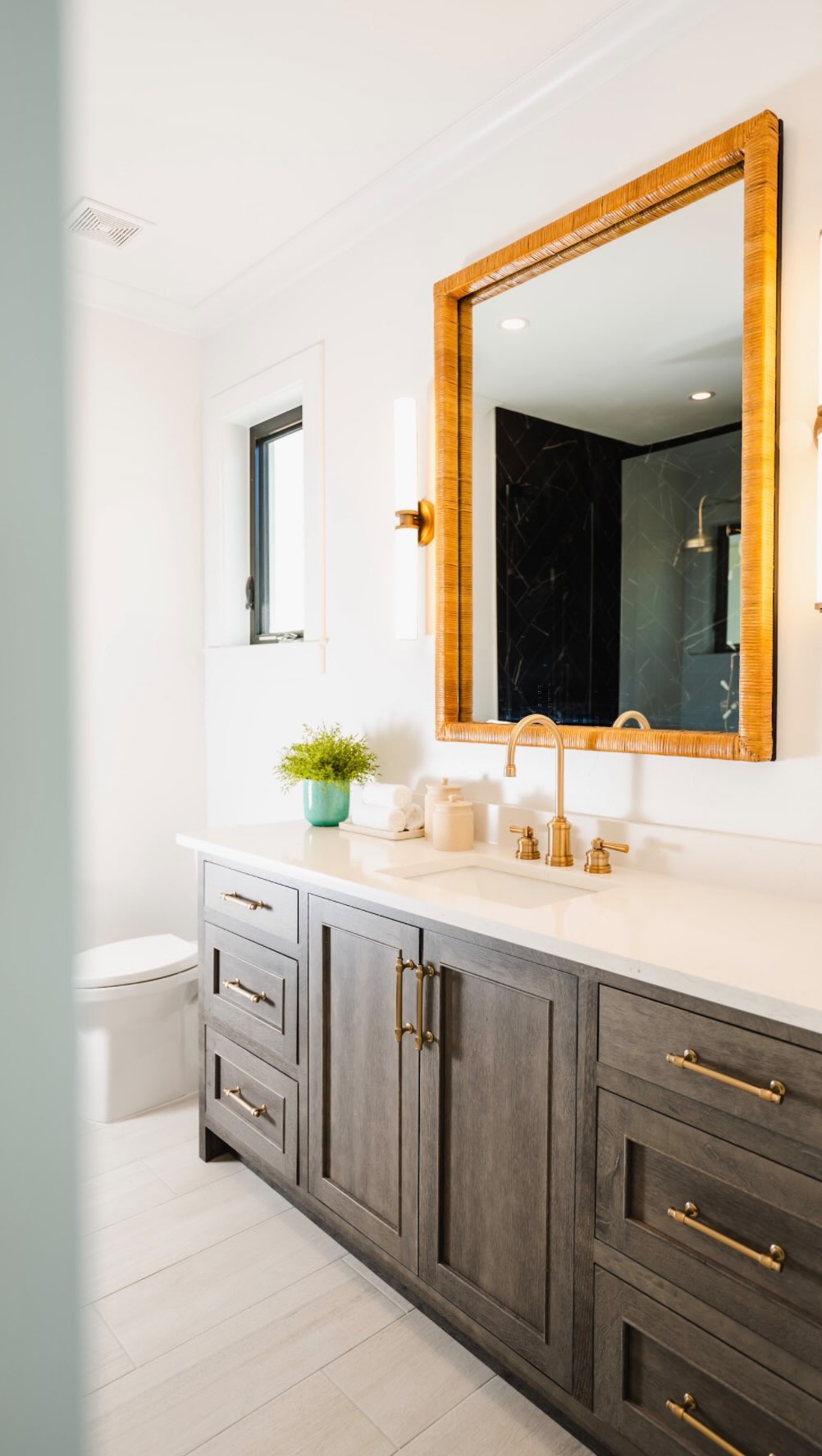 Reset on Sunday, move with ease on Monday.
Luxury bathroom systems designed to keep your space refined, functional, and ready for the week ahead! #homeorganization #bathroomorganization #bathroomstorage #bathroomdesign #bathroomorganizer