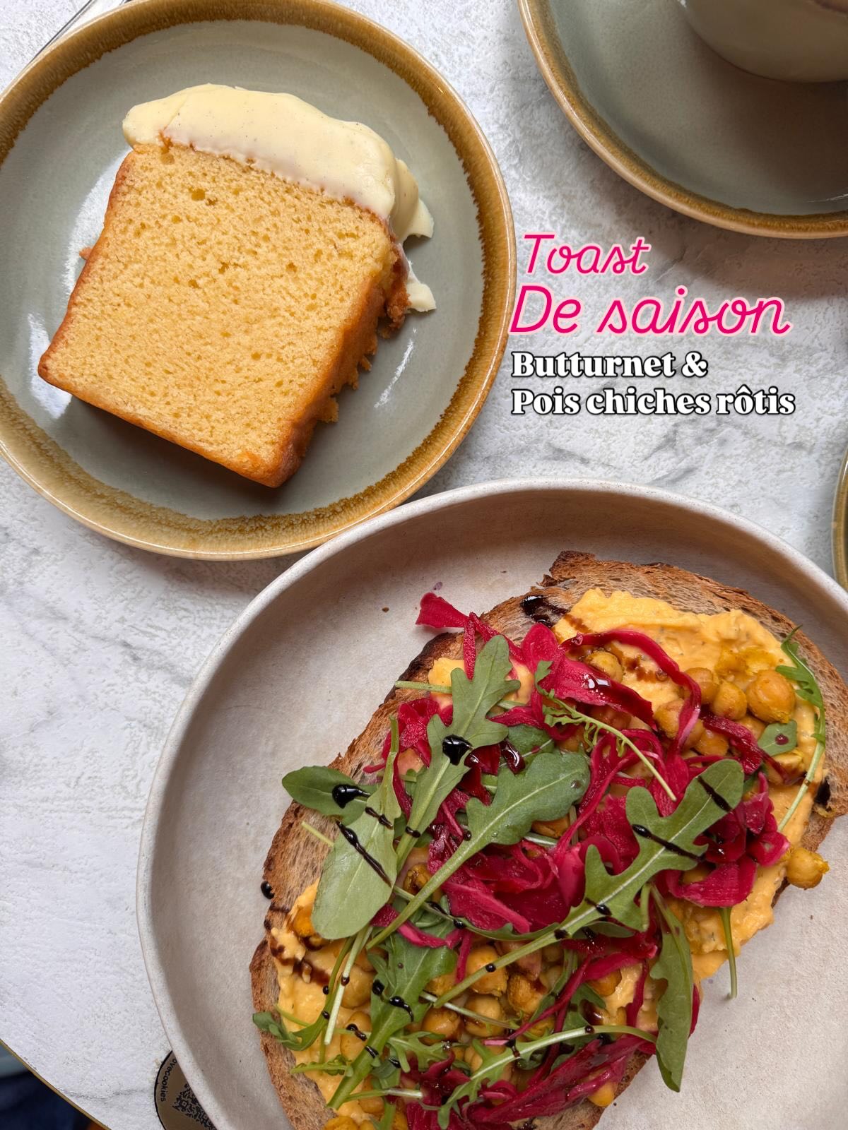 🍞✨ Toast de saison ✨🍂
Crème de butternut ultra onctueuse, pois chiches rôtis et touche épicée de ras el hanout… un vrai soleil dans l’assiette 🤎🔥
À venir tester autour d’un brunch généreux !
#Breakfast #Lunch #Brunch #Traiteur #coffeeshop