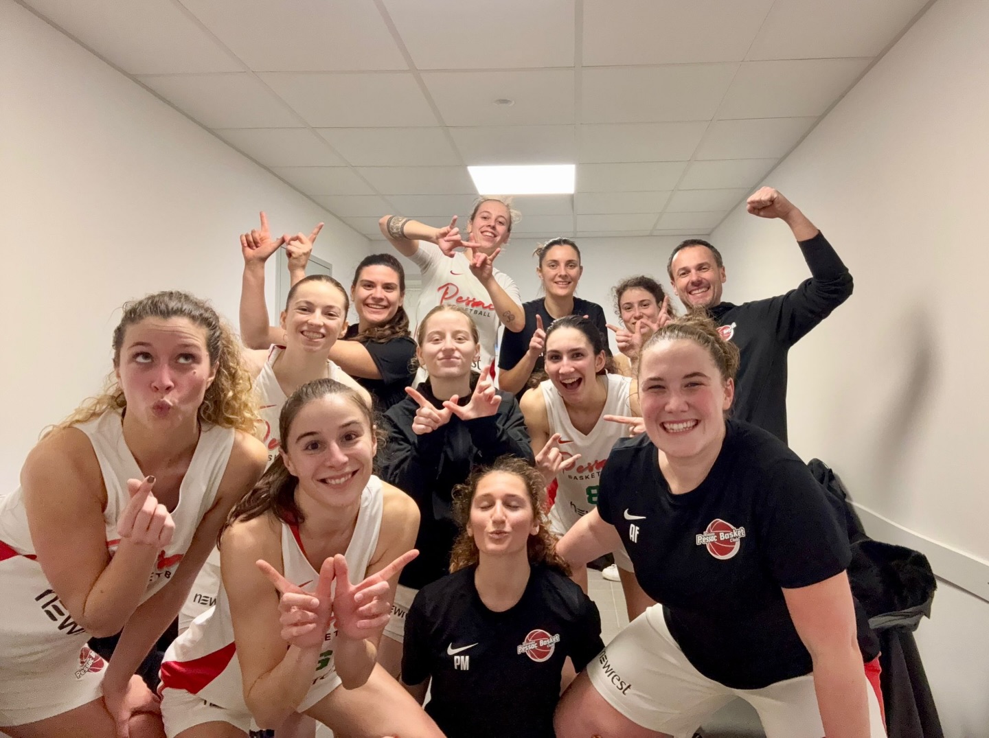 📸 SELFIES WIN 📸
Vous les attendiez, les voici ! Découvrez les selfies de nos équipes victorieuses du weekend ! 💪🏼