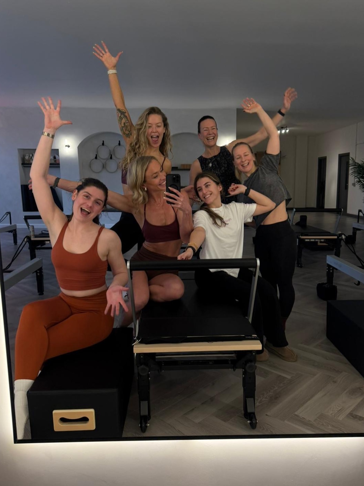 January, you were a pleasure 🤍
Lots of new faces, strong cores, and over 30 Consistency Challenge finishers.
Love this community 🤍
Strength begins at your core.