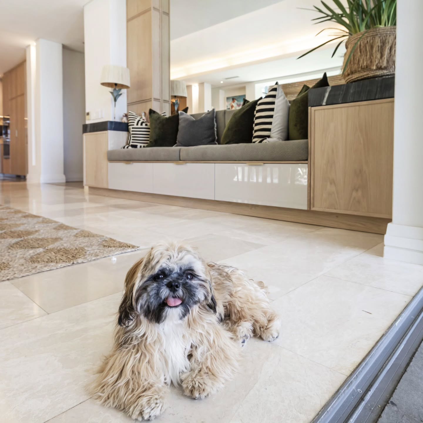 Where design meets comfort.
Custom cabinetry and integrated seating crafted with layered textures — oak, stone and soft neutrals — creating a space that feels both luxurious and lived-in.
#BuiltInFurniture #BespokeInteriors
#CustomCabinetry #TimelessDesign
#LuxuryInteriors