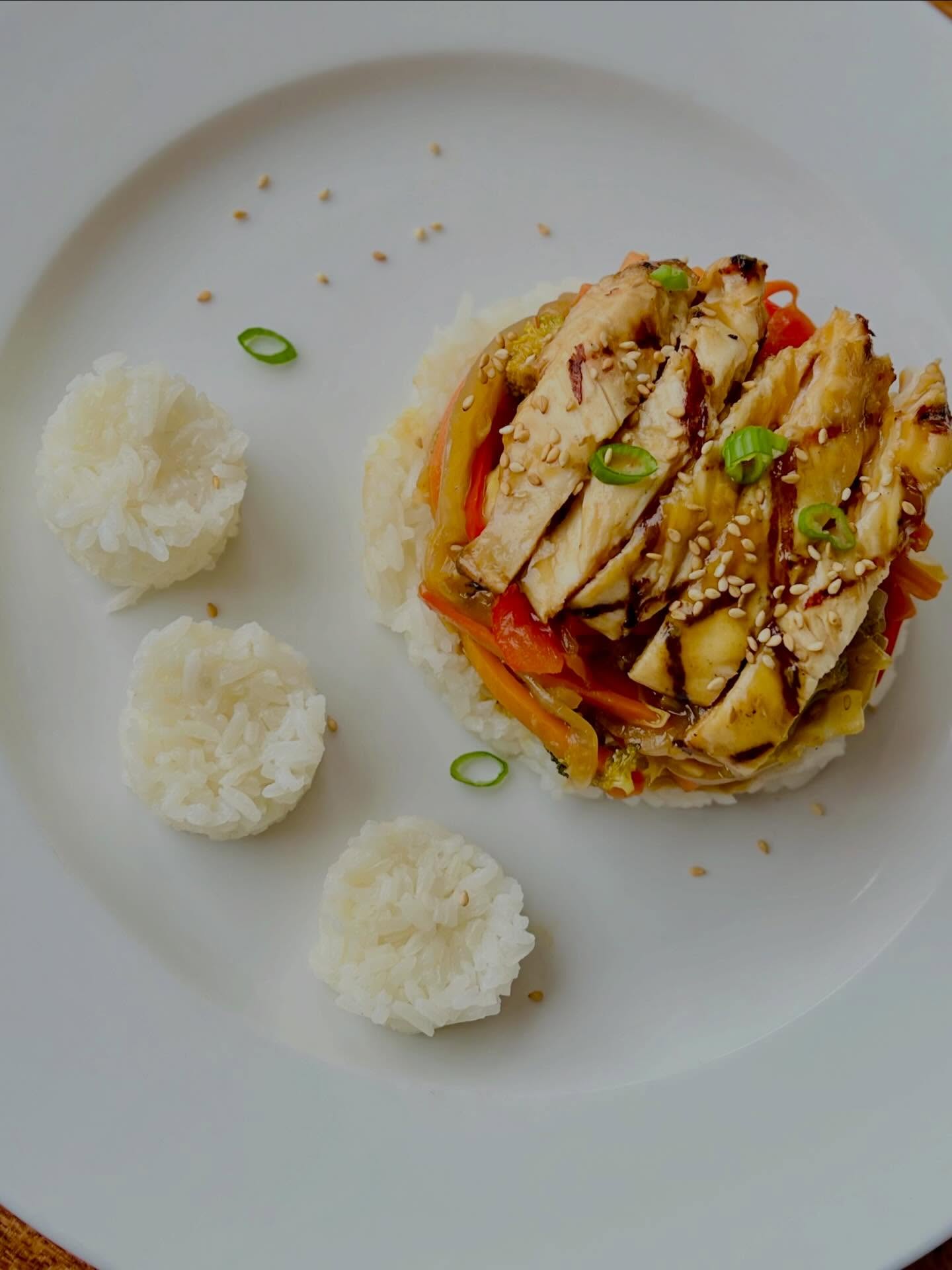 Welcome to Friday!! It may be cold outside but our Specials are 🔥🔥
🥄 Red Italian Wedding Soup
🥦 Pork n Rabe Sando
🍤 Louisiana Shrimp n Grits
🍛 Chicken Stir Fry
🥮 Pecan Caramel Cake
🫘 Espresso Cheesecake
#stirfry #shrimpngrits #theredwedding #dellaroses #porknrabe