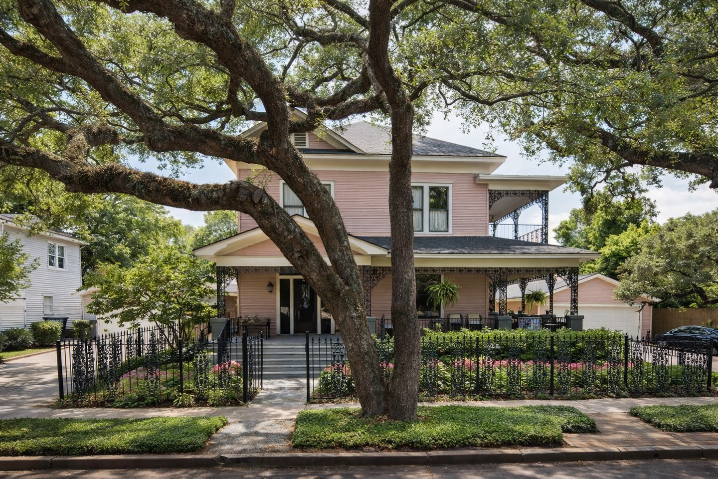 OFF MARKET IN WOODLAND HEIGHTS ✨ Nestled underneath the iconic live oak trees of Bayland Avenue lies the type of property that only comes to market once in a blue moon. 🌙 The kind of estate Heights residents only dream about. The elusive double lot. 🌳 A completely restored historic home that carries the space + infrastructure the modern family needs. Sprawling balconies + porches adorned with 1950’s New Orleans ironwork. Remarkable woodwork mingles seamlessly with interior updates that feel restorative + timeless. Sweeping grounds with quiet courtyards tucked beneath mature landscaping. Four bedrooms + a highly sought after ground level fully independent guest home. 🏡
Generational properties such as this one are rare. Part of the original William A. Wilson Woodland Heights development in the early 1900s + owned by the same family for the past 36 years, this is a residence that is best appreciated in person. Reach out to get on the list for exclusive preview showings before this offering goes live to the public.
#woodlandheights #privateexclusive #woodlandheightshouston #houstonheights #houstonheightsrealtor