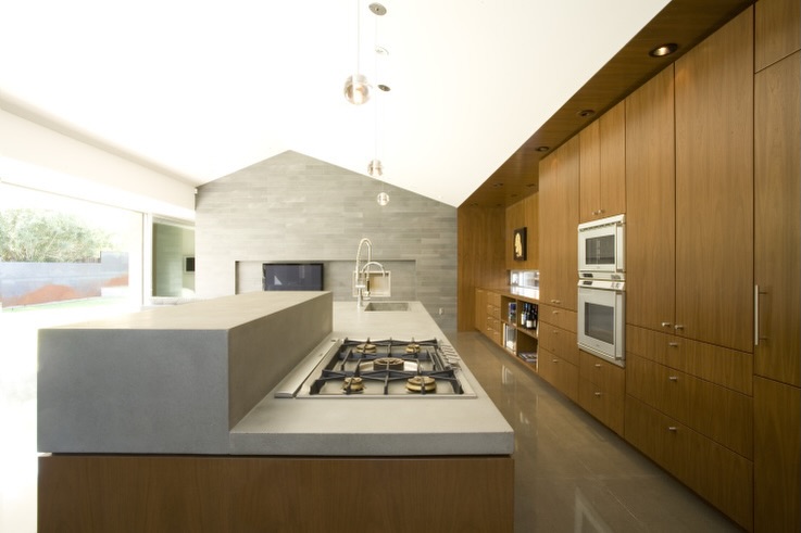 Where form meets function.
This two-level kitchen island by @cretestrom was designed to work as hard as it looks—creating a natural separation between prep and gathering, while anchoring the cooktop with intention and balance. A space made for cooking, connecting, and lingering a little longer.