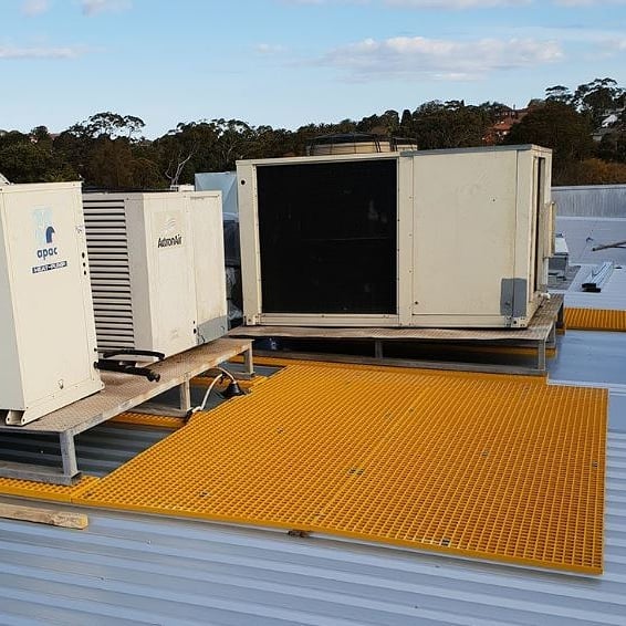 Çatı üzeri havalandırma sistemlerinin tüm kontrol ve bakımlarını güvenli çalışma platformlarında gerçekleştirin.