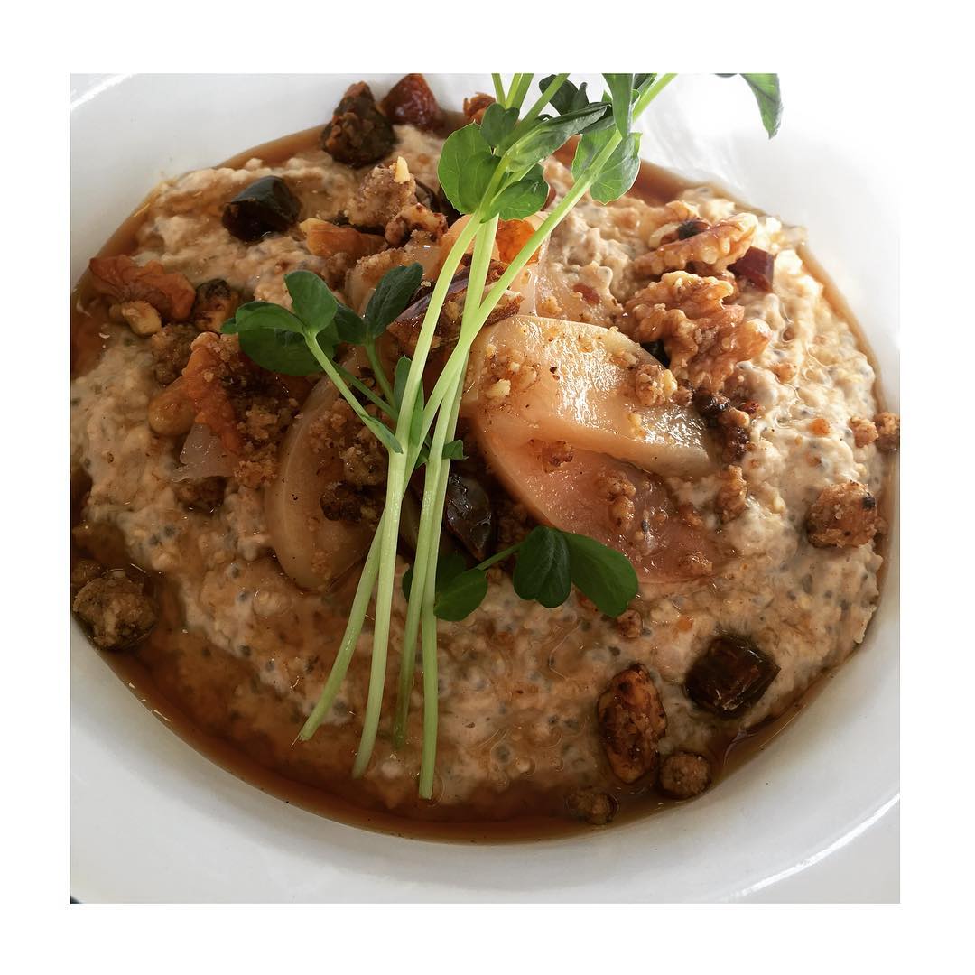 • Spiced oat + chia seed + quinoa porridge • Consumed this morning to satisfy my ongoing porridge cravings ❤️