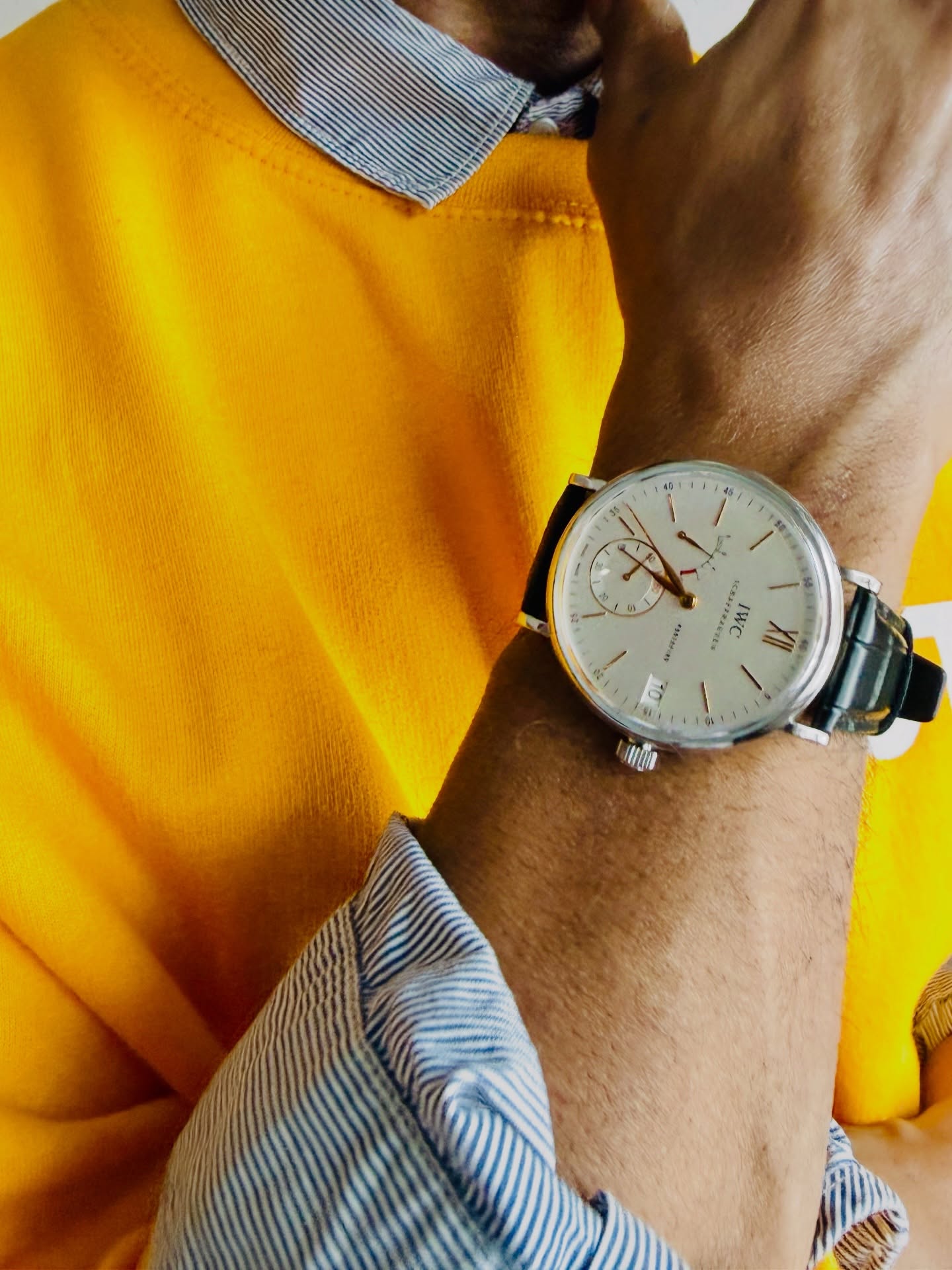 Warm light. Steady pace.
The Portofino reminds us that elegance doesn’t rush—it endures.
The IWC Schaffhausen Portofino Hand-Wound Eight Days carries time with calm confidence, letting proportion, restraint, and craftsmanship do the talking.
Watch: IWC Portofino Hand-Wound Eight Days
SKU: 1IWCC0212 | 45mm | Rose Gold Dial
—
#TimeSublime
#IWCPortofino
#IWCWatches
#HandWound
#jaymznylonofficial