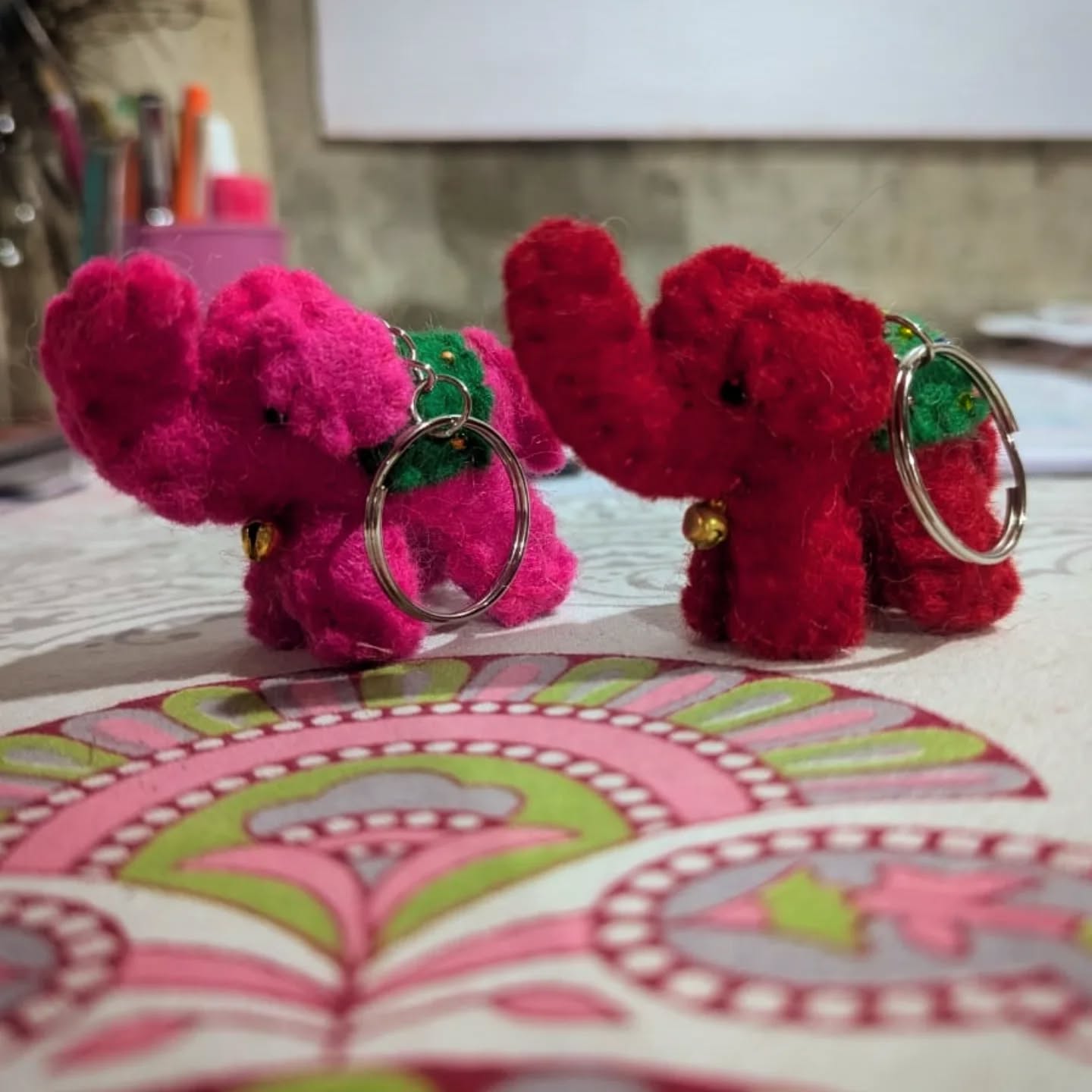 🇬🇧 At our little souvenir stall, every item carries a story.
More than just a shop, it is a bridge between local artisans and conscious supporters.
These felt elephant keychains are lovingly handmade by talented differently abled artists at the Disabled Service Centre. Behind each tiny elephant are patient hands, bright colors, and proud smiles.
By choosing one, you support their skills, independence, and dignity. You support local craftsmanship, help create meaningful livelihoods, and stand up for both people and elephants.
Small souvenirs with big hearts.
Small actions with big impact. 🐘💚
🇫🇷 À notre petit stand de souvenirs, chaque objet raconte une histoire.
Bien plus qu’une simple boutique, c’est un pont entre des artisans locaux et des soutiens engagés et conscients.
Ces porte-clés éléphants en feutrine sont fabriqués avec amour à la main par des artistes talentueux en situation de handicap au sein du Disabled Service Centre. Derrière chaque petit éléphant se cachent des mains patientes, des couleurs éclatantes et des sourires fiers.
En en choisissant un, vous soutenez leurs compétences, leur autonomie et leur dignité. Vous encouragez l’artisanat local, contribuez à la création de moyens de subsistance porteurs de sens, et vous vous engagez en faveur des personnes comme des éléphants.
De petits souvenirs au grand cœur.
De petits gestes pour un grand impact. 🐘💚