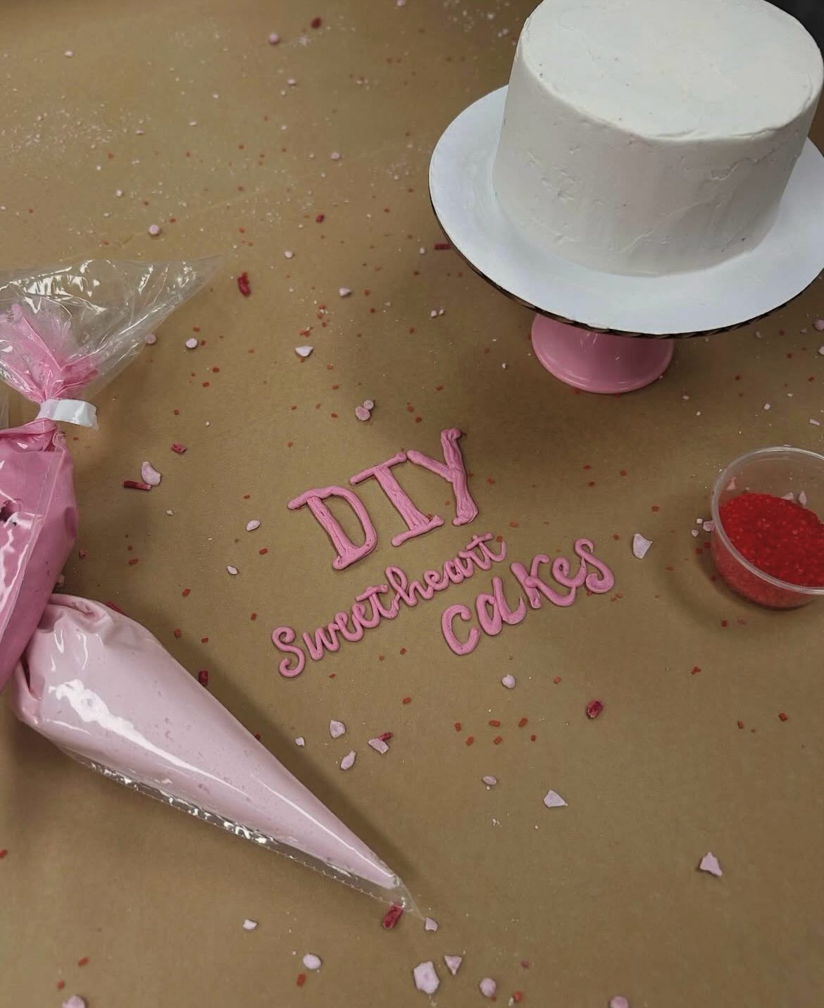 DIY cake kits are making a return this weekend! One 4” cake (this weekend we have vanilla, we will have both chocolate and vanilla next week!) (DF NF) with dye free icing and dye free sprinkles. The perfect activity for you and your valentine to enjoy and snack on together! Come see us until 4 today or 9-2 tomorrow!
#glutenfree #knoxvilleglutenfree