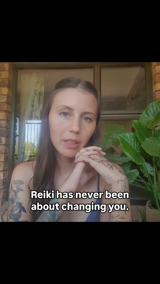 Reiki is not here to fix you.
You are not broken.
Reiki provides an invitation for your body to feel safe enough to soften...
To breathe...
To let go of the holding it didn't even realize it was carrying.
When the nervous system feels supported, everything else will naturally follow, if you allow it...
This is where rest begins
If your system is craving support, I'd love to hold space for you.
Reiki sessions are open - DM me 💓
#reikihealing #daisywellness #hypnosishealing