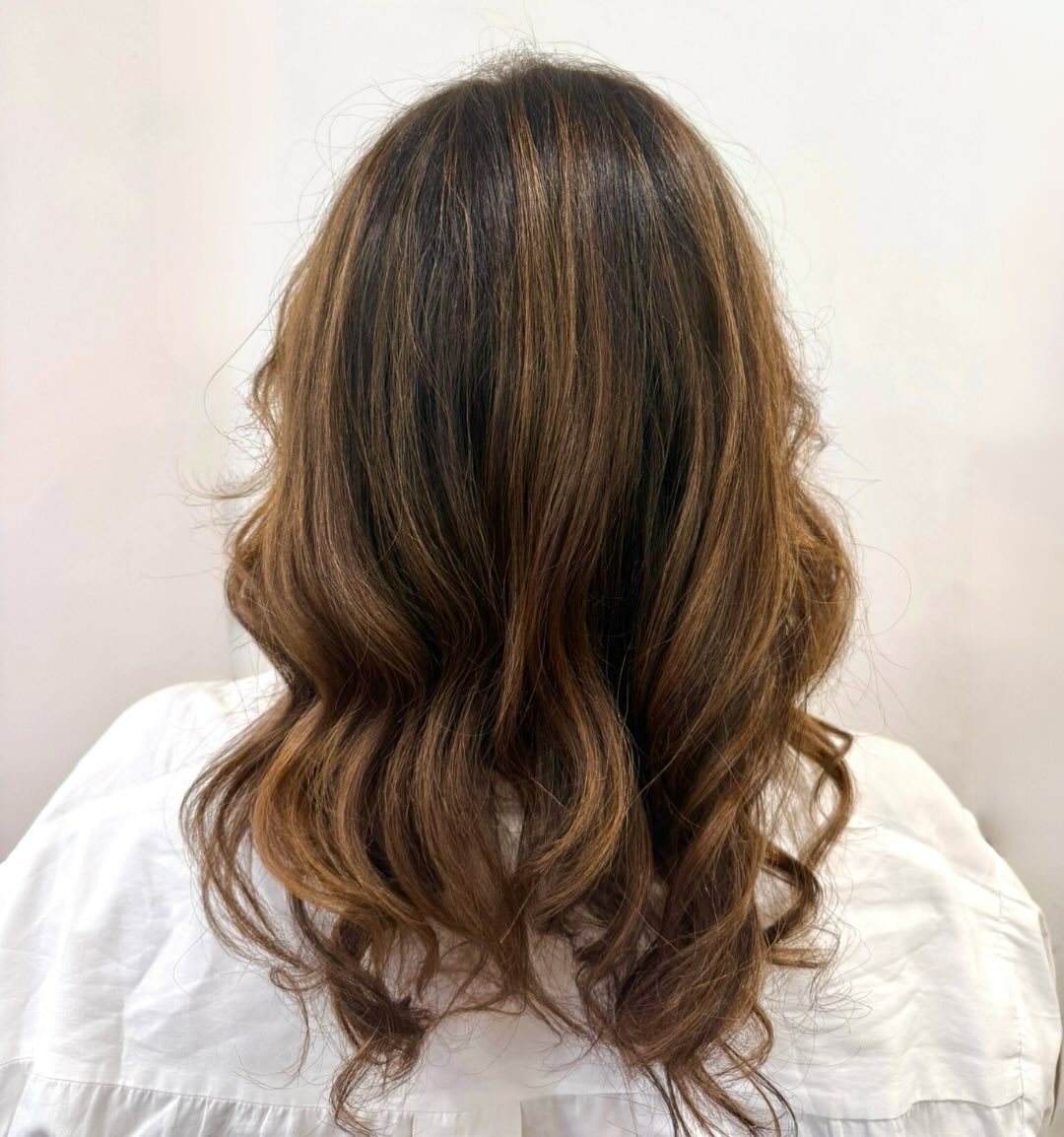 Avant / après d’un ombré hair avec une patine marron naturel 🤎
Réalisé par Amelle