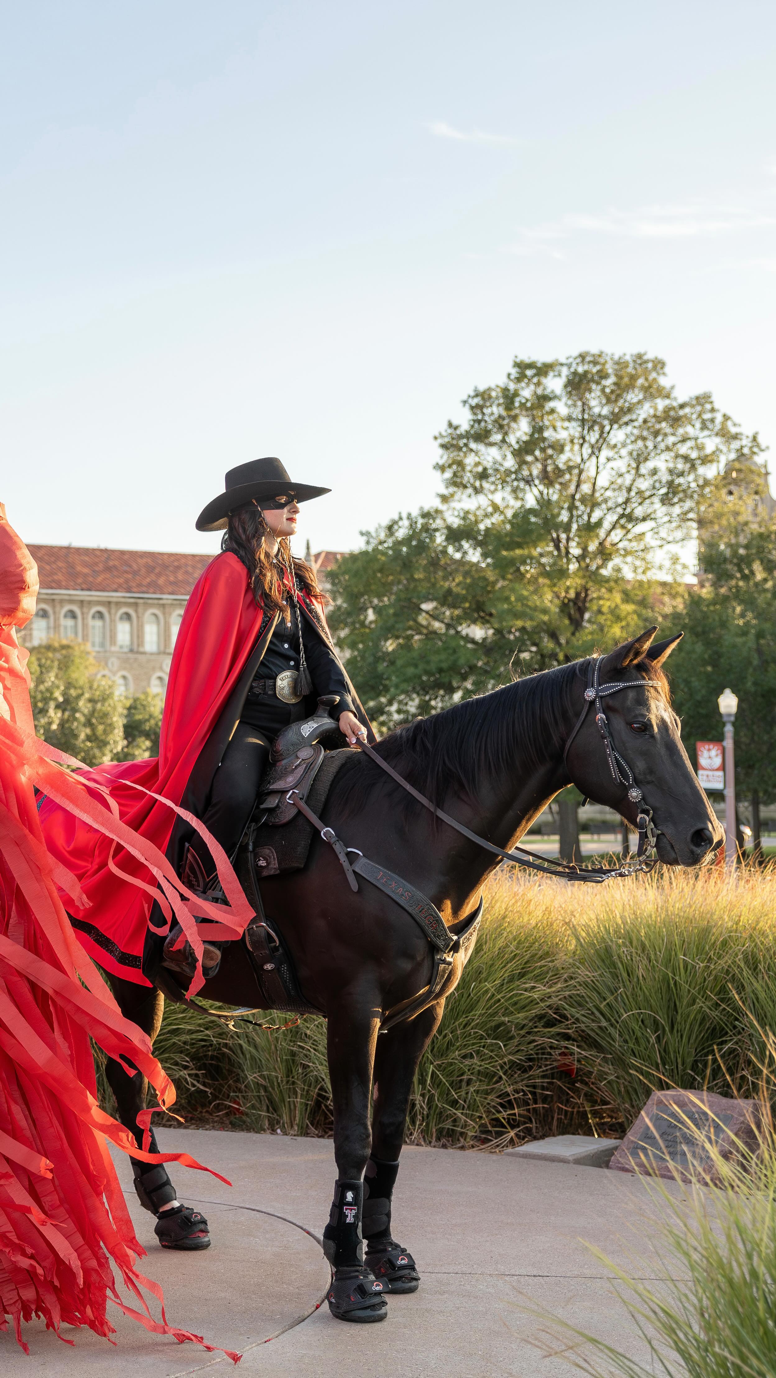 A little behind the scenes (during football season) of Texas Techs favorite duo ❤️
#ashleyadamsmedia #lubbockphotographer #westtexasphotographer #texastech #texastechmaskedrider #lubbocktexas