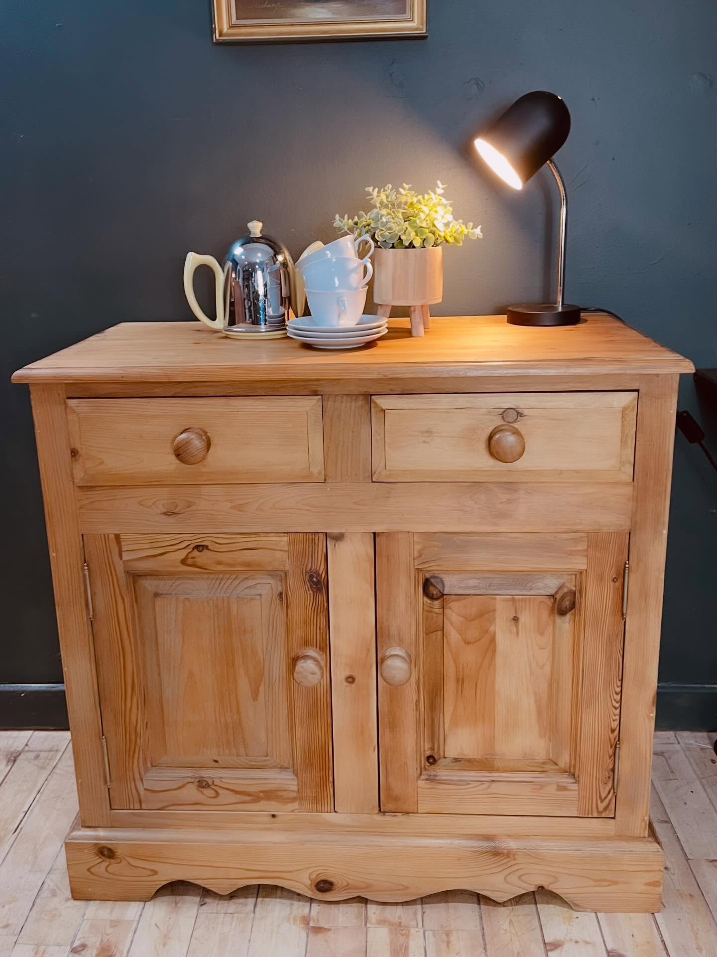 -SOLD-
This lovely little pine sideboard could be very handy!
2 drawers and 2 cupboards to hide things away and a top to display items, serve drinks etc 🍸 ☕️
A beautiful rustic style gives it a great country vibe and it would work well in a kitchen/dining room.
It measures W90cm D43cm H86cm £120
We are working hard to keep the new stock flowing in and will be off on a buying trip later this week. Look out for even more great new items dropping soon!
#pine #pinefurniture #sideboard #pinesideboard