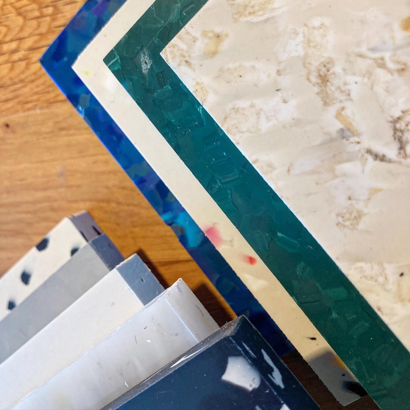 Nouvelles matières issues du recyclage du plastique, nouveau projet…
.
#plastic #plastique #gosustainable #sustainable #nomorebullshit #design #productdesign