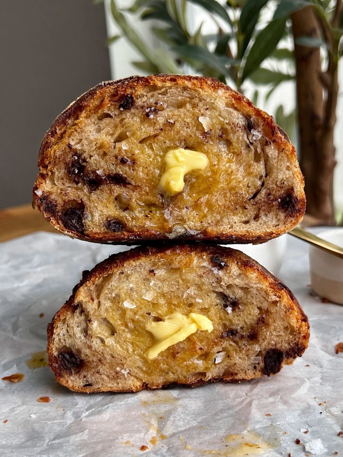 A buttery, flaky-inspired sourdough loaf folded with rich chocolate chips and laminated with real butter using a croissant-style fold, creating delicate layers throughout the crumb. baked until golden and tender. Lightly sweet, deeply aromatic, and perfect for sharing.
This limited Valentine’s Day loaf is equal parts cozy and indulgent. 💌🍫🥐
Only available on February 14th @wacofarmersmkt ❤️
Limited supply 🍞
#katharos #sourdough #waco #farmersmarket