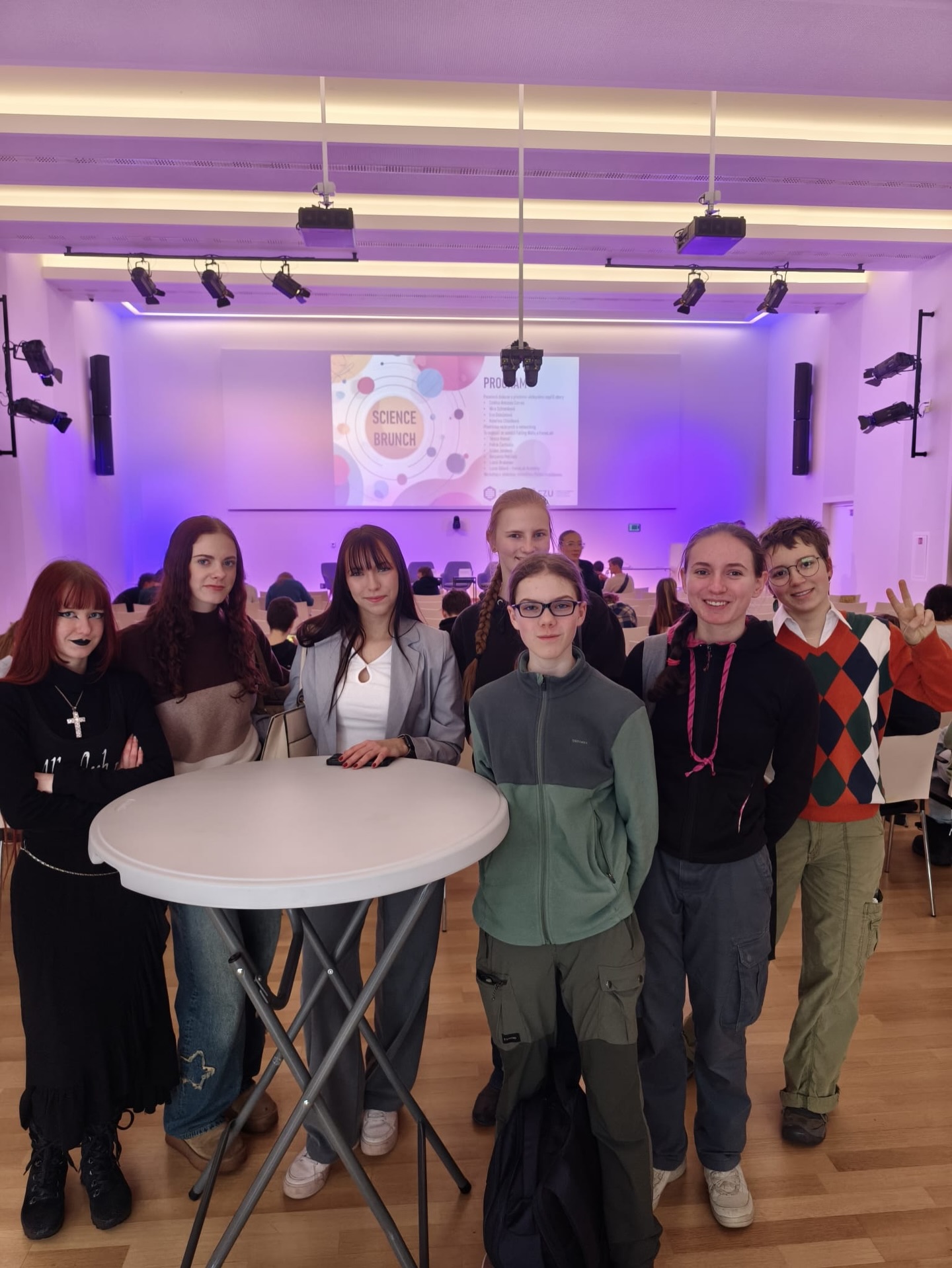 Zdravíme z FZU AV 🙋🏻♀️ #itg #gymnazium #fyzikalniustav #sciencebrunch