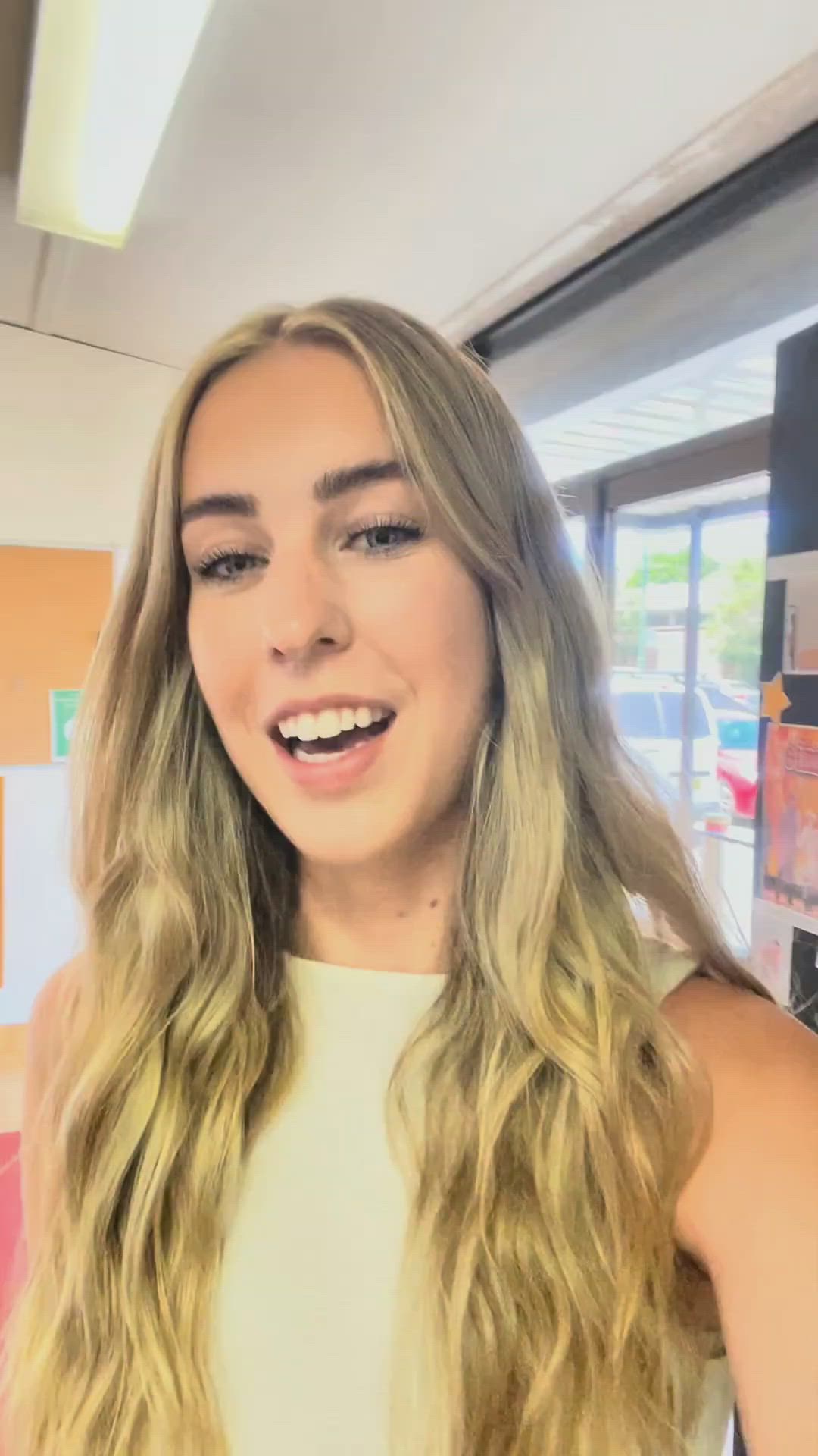 Nervous about your first singing lesson?
Here’s what actually happens in your first lesson:
- We get to know you and your goals
- Explore your voice with simple exercises
- Talk about your vocal journey and where you want to go
No pressure. Just discovery, support, and your first step forward. 🎶#FirstSingingLesson #BeginnerSingers #VocalJourney #LearnToSing