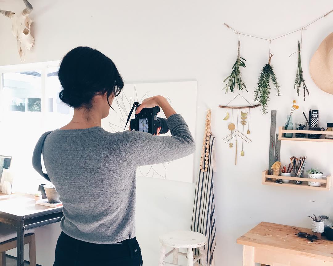 I had a very special guest visit the studio today...the lovely @emmakmorris! Thank you for your time, talent and energy ✨ I can’t wait to see the final pics!