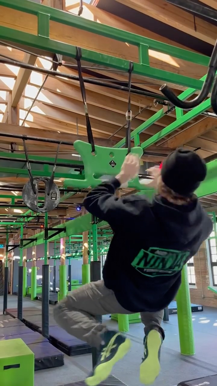 Coach @mikeyboooooooyd putting in WORK 💪🔥
Breaking down next-level grip technique on Special Delivery and Dragon Fangs — because strong hands win obstacles 🐉✊
It’s not just about hanging on… it’s about body position, timing, and knowing exactly when to transition. That’s how you level up.
Grip it. Rip it. Conquer it. 🥷
#NoLimitNinja #GripStrength #NinjaTraining #ObstacleCourse #YonkersFitness