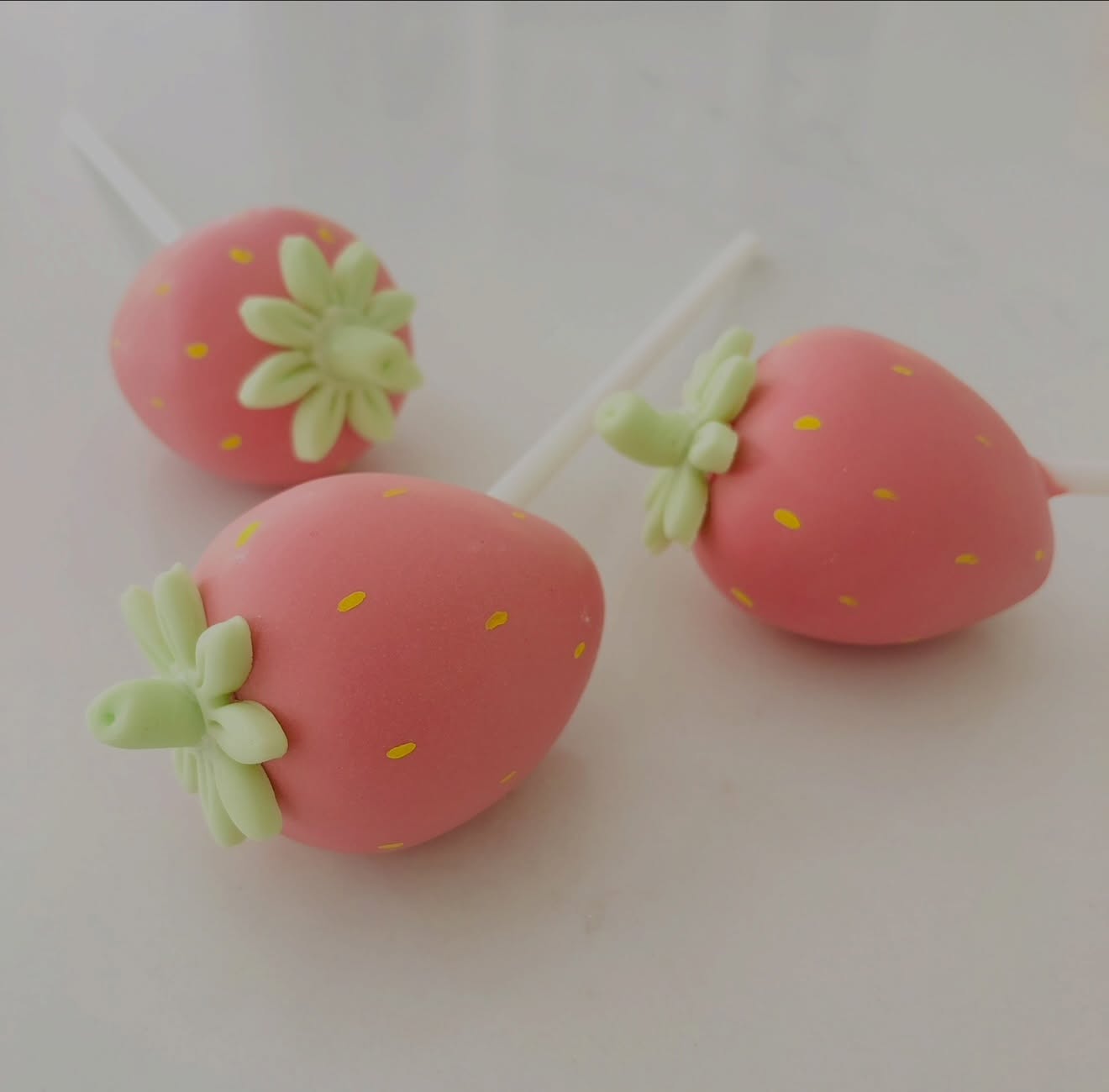 POV: You’re officially in your strawberry era 🍓✨
Strawberries are everywhere right now - from strawberry mugs and cherry glasses to berry print home décor… and I am SO here for it.
So of course I had to turn the trend into something sweet.
These strawberry cake pops are cute, aesthetic, and completely irresistible, the perfect little treat to match your berry vibe -x-
💗🍰 🍓
#StrawberryEra #BerryAesthetic #strawberry #CuteDesserts #cakepops