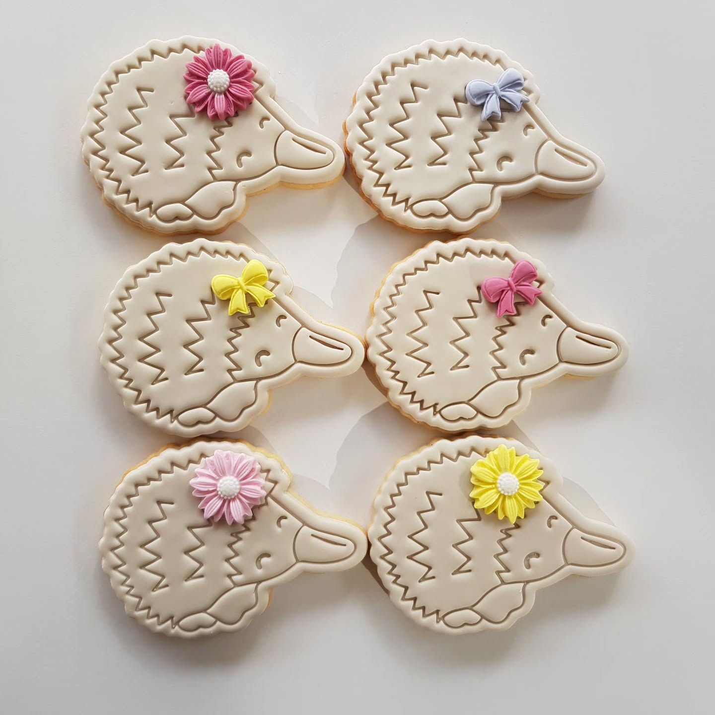It's the little details that make the magic! If you're planning a baby shower or gender reveal why not order some delicious vanilla sugar cookies as party favours? They'll look gorgeous on the table and your guests will love their sweet treats. What's better we can customise the colours to suit your theme. Get in touch with Maree for more details.
#babyshower #sugarcookies ##perthcookies #ellenbrookcookies #swanvalley