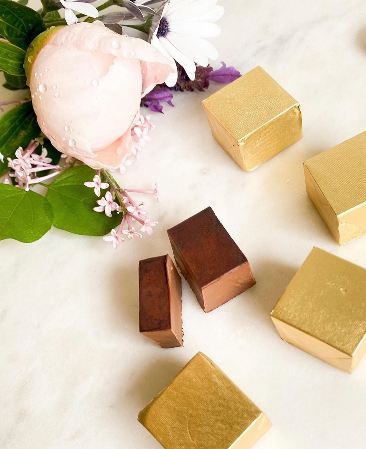 Cheers to the weekend!
Join us at the @vancouverfarmersmarket until 3pm and @beavertonmarket until 1:30pm today! 🌸