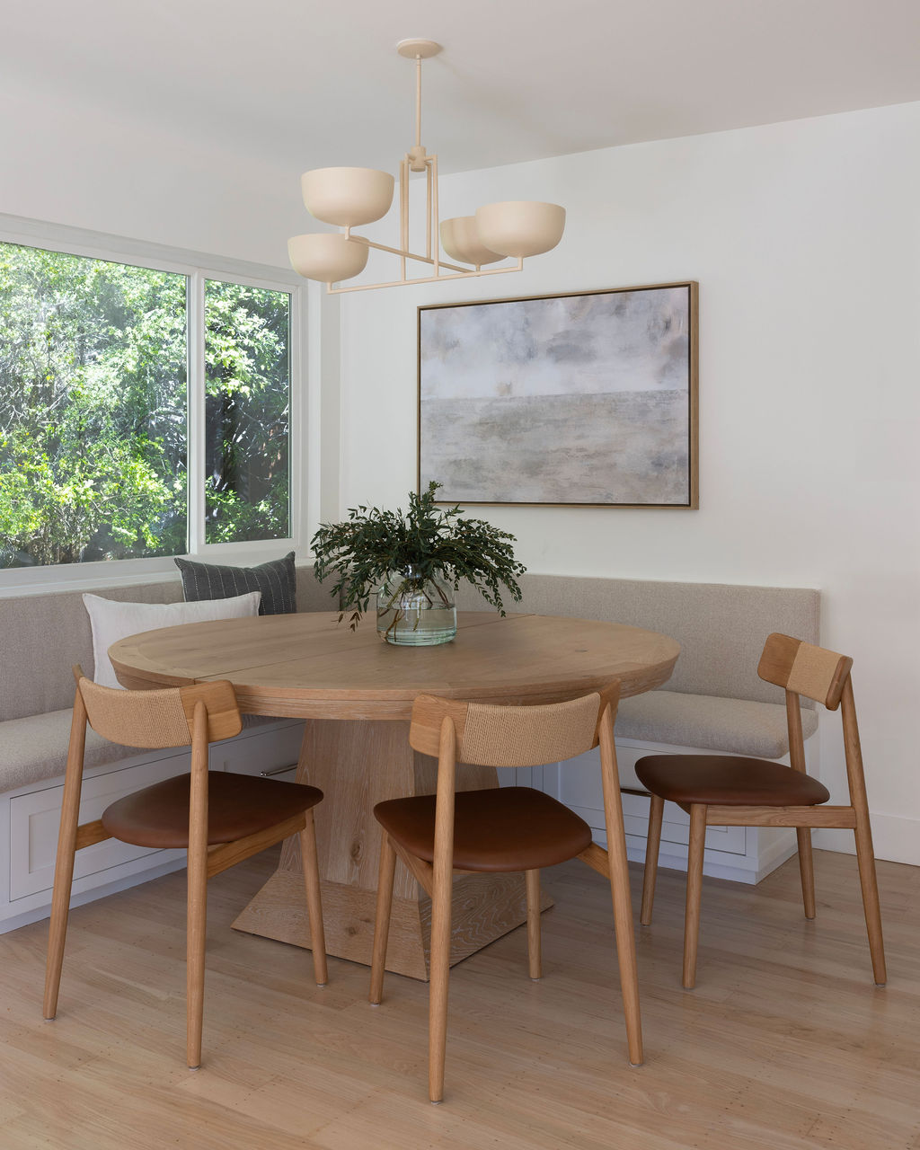 What the dining room at our Terra Linda project lacks in size it makes up for in functionality. An extension table allows for easy hosting of guests and the custom banquette lifts up for additional storage of those rarely used kitchen items.
design @california.daydreams
photo @jessicabrydsonphotography