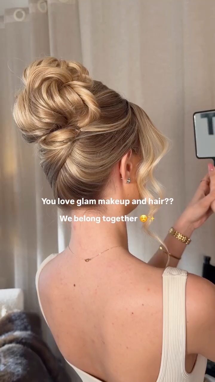 📆🔗 Occasion Makeup and Hair bookings are available to book three months in advance from now. To book, follow the link in my bio!
💍👰🏻♀️ Bridal Makeup and Hair bookings are almost fully booked for 2026! 2027 is over halfway full, how exciting!
To enquire for your wedding date, follow the enquire link in my bio!
Chat soon!
Eleanor x x