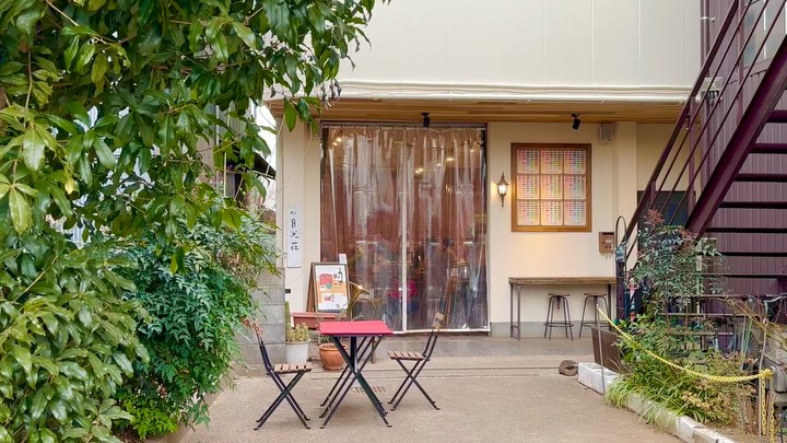 
〜 生演奏の夕べ 〜
本日はサックス奏者の小池隆広さんとピアノ奏者の吉田雄一さんの生演奏の夕べ。
沢山のお客様がスコーンと紅茶をお供に
土曜の夕方をファルべでお過ごしくださいました。
ファルべからみなさまへ、バレンタインチョコレートもお配りしました💌明日もなくなるまでお渡しする予定です。
ーーーーーーーーーーー
\水彩平筆の穂先づくりワークショップ/
▪日付:2026年2月21日(土)
▪時間:13:00-14:30
▪参加費:¥3300
▪️定員6名
▪️対象:小学4年生以上。小学生以下は保護者同伴
▪HPから事前申し込みの上ご参加ください
〜マイカラーラボ 世界にひとつあなた色🎨〜
▪️ファルべの営業日はいつでもご参加できます。
▪️場所:月光荘ファルべ/喫茶スペース
▪️参加費:2,200円(税込)
※予約不要!混雑時はお待ちいただく場合がございます。
月光荘の絵の具工場で実際に使用している顔料とバインダーを使って、参加者自らの手で水彩絵の具を練り上げます。
調色表をヒントに、思いのままに顔料を配合して完成したオリジナルカラーには、あなた自身が名付け親となって世界に二つとない色名をつけていただきます。
〜世界にひとつだけのオリジナル缶バッジを作ろう!💎〜
◾️ファルべの営業日はいつでもご参加できます。
▪️場所:月光荘ファルべ/喫茶スペース
▪️参加費:1,100円(税込)
※予約不要!混雑時はお待ちいただく場合がございます。
たくさんの画材とあなたのアイディアで、描いた作品がいつも身につけられる缶バッジに。
マイカラーラボでお作りいただいた水彩絵の具を使うのもおすすめです😊
ーーーーーーー
📯月光荘ファルべ📯
埼玉県入間郡三芳町竹間沢324-6
金・土・日 11:00-17:00
※L.O.16:30
※営業日の変更はInstagramにてお知らせします
※最寄駅:東武東上線みずほ台駅
※近くに有料駐車場もございます
※キャッシュレス決済のみ
ーーーーーーー
