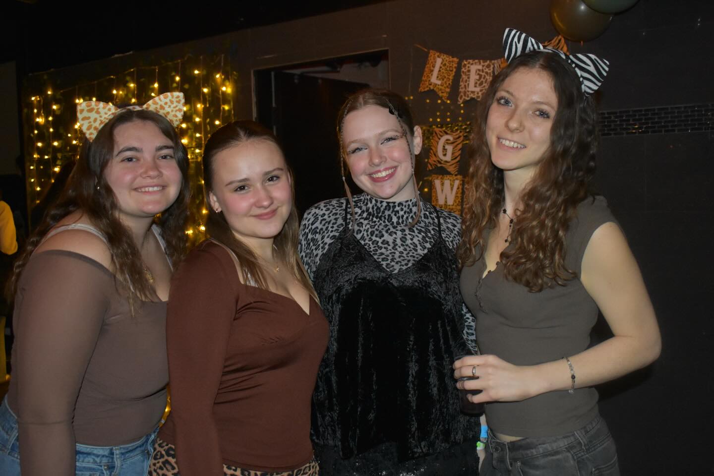 We had so much fun at this year’s Night in the Jungle Matzoball! 🦒🤎