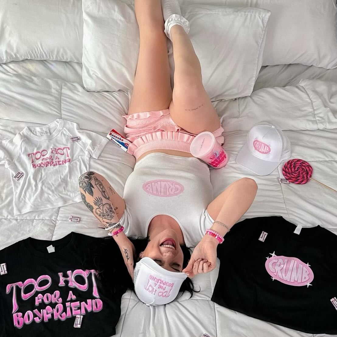 Are you too hot for a boyfriend?! @hope.schwing has the best merch for you 💋💄🍰