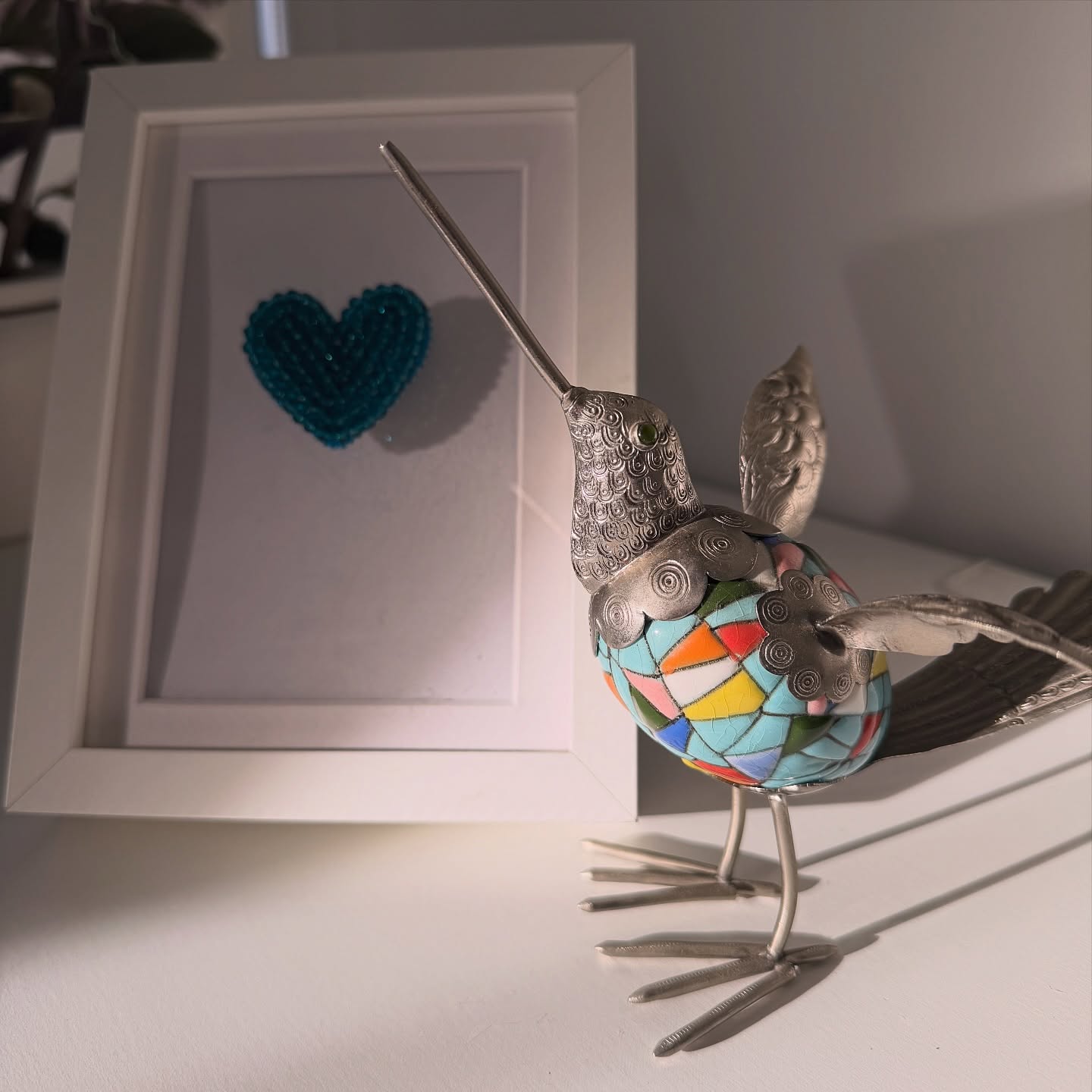 Hay dos maneras de vivir la vida: una es como si nada fuera un milagro, la otra es como si todo fuera un milagro”.
Albert Einstein.
.
Darse cuenta que el amor y la paz está en cada cosa que pasa en nuestra vida es una bendición.
.
Agradezco ser consciente de todos los regalos que recibimos y de lo afortunados que somos de estar acá, de aprender, de celebrar, de querer y de sentirnos amados, honrados y valorados ❤️.
.