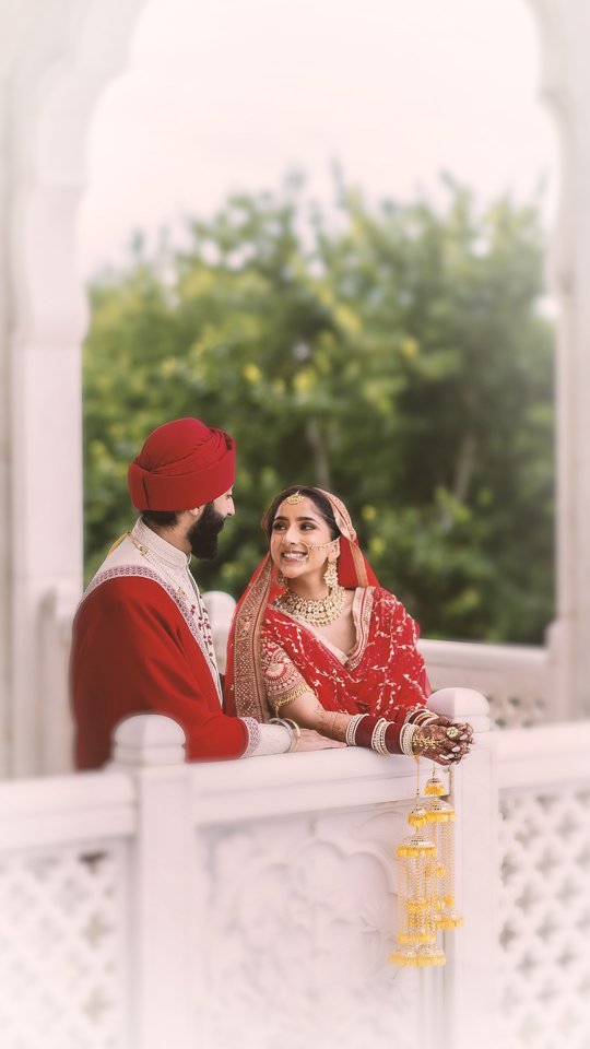 A calm moment before a lifetime together.
Gurveen and Amar’s Anand Karaj began with quiet smiles, folded hands, and so much love in the air.
From their couple portraits to Gurveen’s graceful walk into the Gurudwara, every frame felt timeless.
The beautiful song you hear is also sung by the bride herself, making this moment even more meaningful.
Captured with heart by The Film Editor 🤍
If you love this style, tap follow and share to support our work.
More beautiful stories coming soon.
#thefilmeditor #anandkaraj #sikhweddings #brideentry #punjabibrides