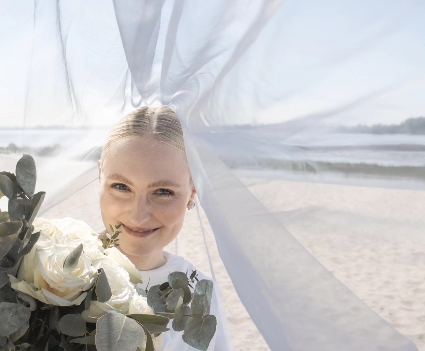 Unser größter Schatz liegt in uns verborgen, oft verdeckt von Selbstzweifeln. Lass uns den Schleier heben und unsere innere Schönheit erstrahlen lassen. 💎✨️
#Selbstbewusstsein #InnereStärke #feminism #braut #hochzeit #altona #bridalshooting #fotografie #hamburgfotografie #hamburgphotography #standesamtaltona #loveisintheair #Fotograf #hamburg