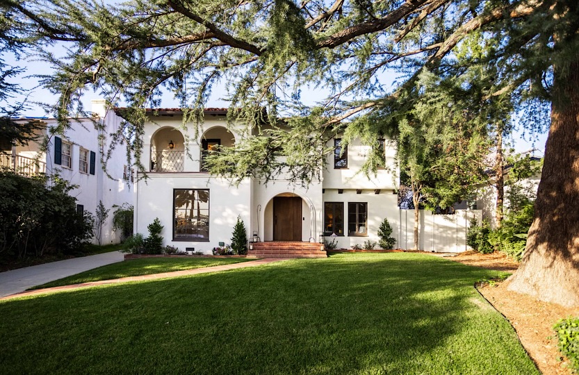 ✨ Spanish-style luxury in Altadena! ✨
Discover 1299 Boston Street — a beautifully restored 4-bed, 4-bath Spanish estate blending historic charm with modern upgrades. Featuring a chef’s kitchen, sunken living room, dreamy primary suite with mountain views, sparkling pool & lush outdoor space — this stunner is an entertainer’s dream 🏡💫
✨ Property Specs:
• 4 Bedrooms
• 2 Full + 2 Three-Quarter Bathrooms
• 3,304 Sq Ft Living Space
• Single-Family Spanish-Style Estate
• Built in 1930
• Two-Story Home
• 2-Car Detached Garage
• Resort-Style Inground Pool
• Sunroom + Basement
📍 1299 Boston St
Altadena, CA
Espi Bagwell + Partners
DRE 01168881
(626)824-2267
espi.bagwell@kw.com
#AltadenaHomes #SpanishEstate #LuxuryLiving #DreamHome #RealEstateGoals HomeSweetHome