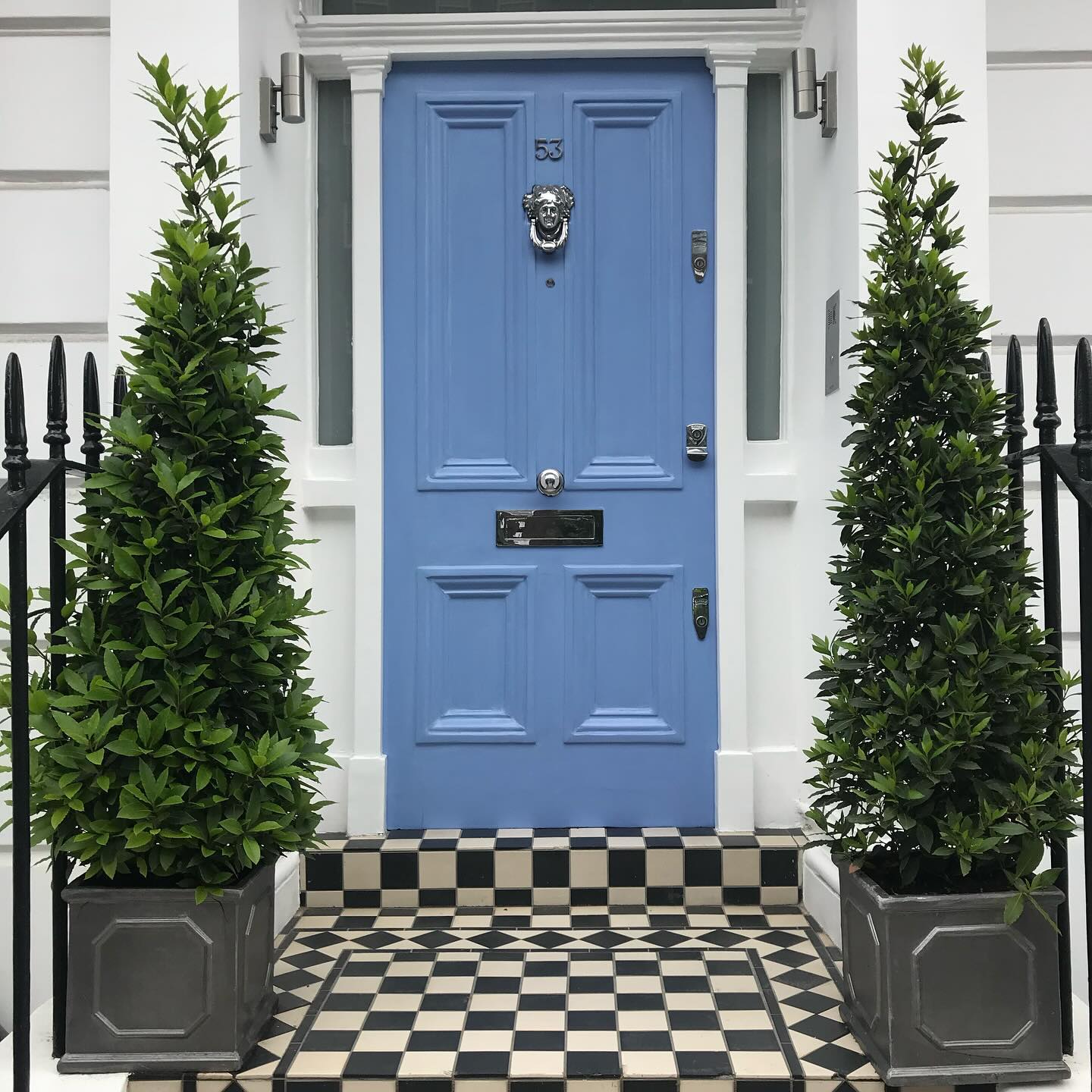 đȘYour front door isnât called the Mouth of Qi for nothing!
This is where the energy enters your space, so give it some TLC.
The Qi should be able to reach you easily, and feel welcome. Ask yourselves the following questions:
đDo the mailman and/or my guests/clients have difficulties finding our home or business?
âšIs our entrance clean and appealing?
đIs our doorbell working properly?
If not, what can you do to improve it?
đ«đ· Votre porte dâentrĂ©e ne sâappelle pas la Bouche du Qi pour rien !
Câest par lĂ que lâĂ©nergie pĂ©nĂštre dans votre espace, alors accordez-lui de lâattention.
Le Qi doit ĂȘtre en mesure de vous trouver facilement, et de se sentir accueilli. Posez-vous les questions suivantes :
đ Est-ce que le facteur et/ou mes invitĂ©s/clients Ă©prouvent des difficultĂ©s Ă trouver notre maison ou notre commerce?
⚠Notre entrée est-elle propre et attirante?
đ Est-ce que notre sonnette fonctionne bien?
Si ce nâest pas le cas, que pouvez-vous faire pour amĂ©liorer les choses ?
#fengshuitips #positiveenergy #fengshuilife #fengshuidecor #frontdoorsofinstagram #bluedoor #mydarlinglondon