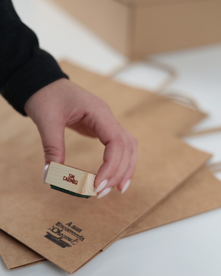 Alerta de felicidade: o correio chegou com a tua encomenda 📦😜