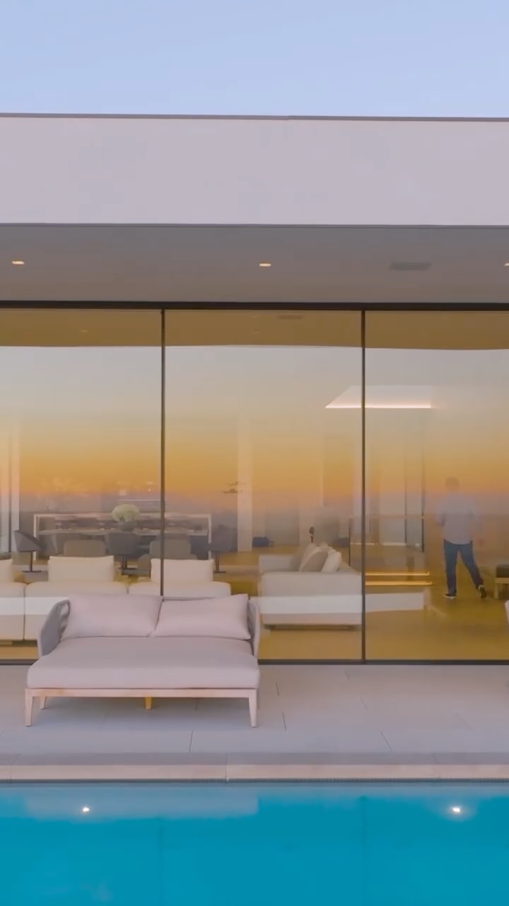 Engineered for expansive spans and effortless glide, each panel delivers structural performance without compromising visual purity.
This is what happens when precision meets proportion.
#ArkellProject #FloorToCeiling #MinimalArchitecture #LuxuryHomes #SlidingGlassDoors ArchitecturalDesign Styline IndoorOutdoorLiving