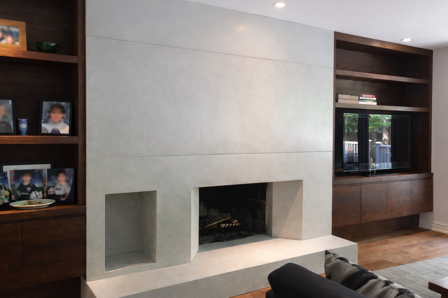 Where concrete meets millwork.
A sculptural fireplace surround designed as a quiet focal point — refined lines, seamless integration, and craftsmanship that lets the materials speak for themselves.