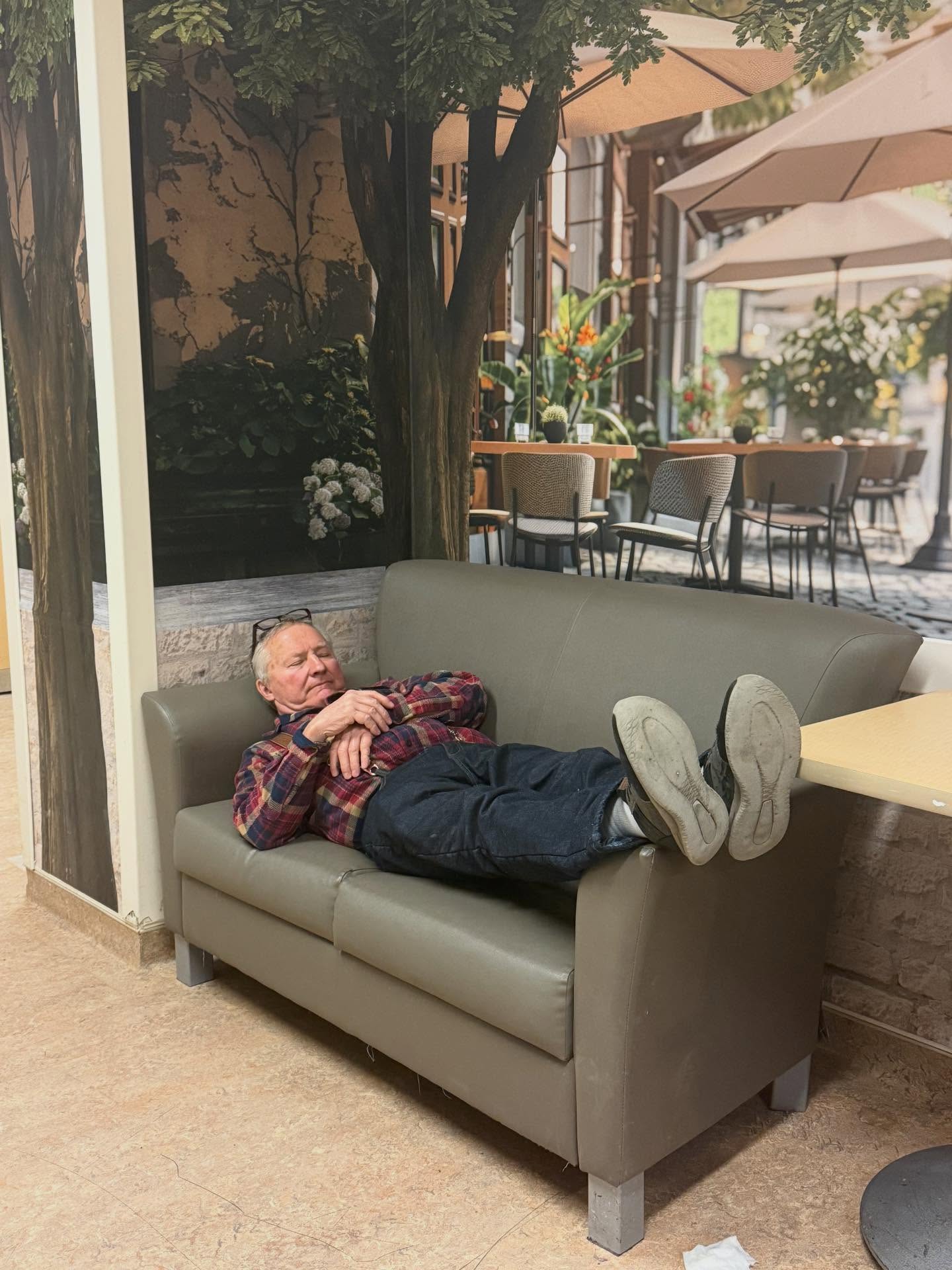 When you have the most devoted dad. Taking a nap after spending hours caring for my mom. He’s here twice a day, every day, just spending time with his Annie. ♥️
#alzheimers