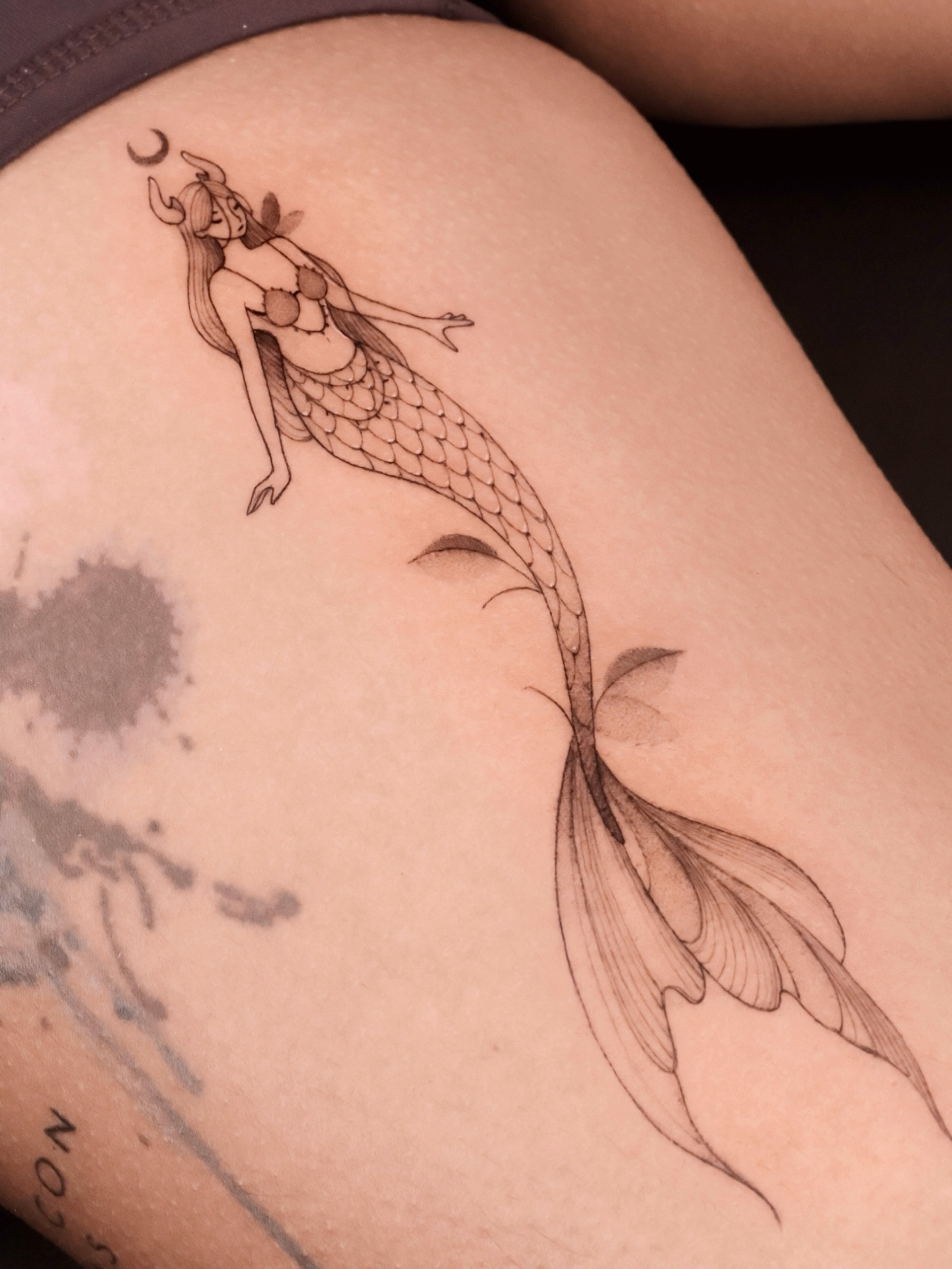 S I R E N A 🌙
Gracias por adoptarlas siempre
En ellas está la escencia del mar 🤍
Te quieres tatuar una?
📲 cotiza mediante WhatsApp-
#mermaidtattoo #finelinetattooartist #mexicanfinelinetattoo #cdmxtattoo