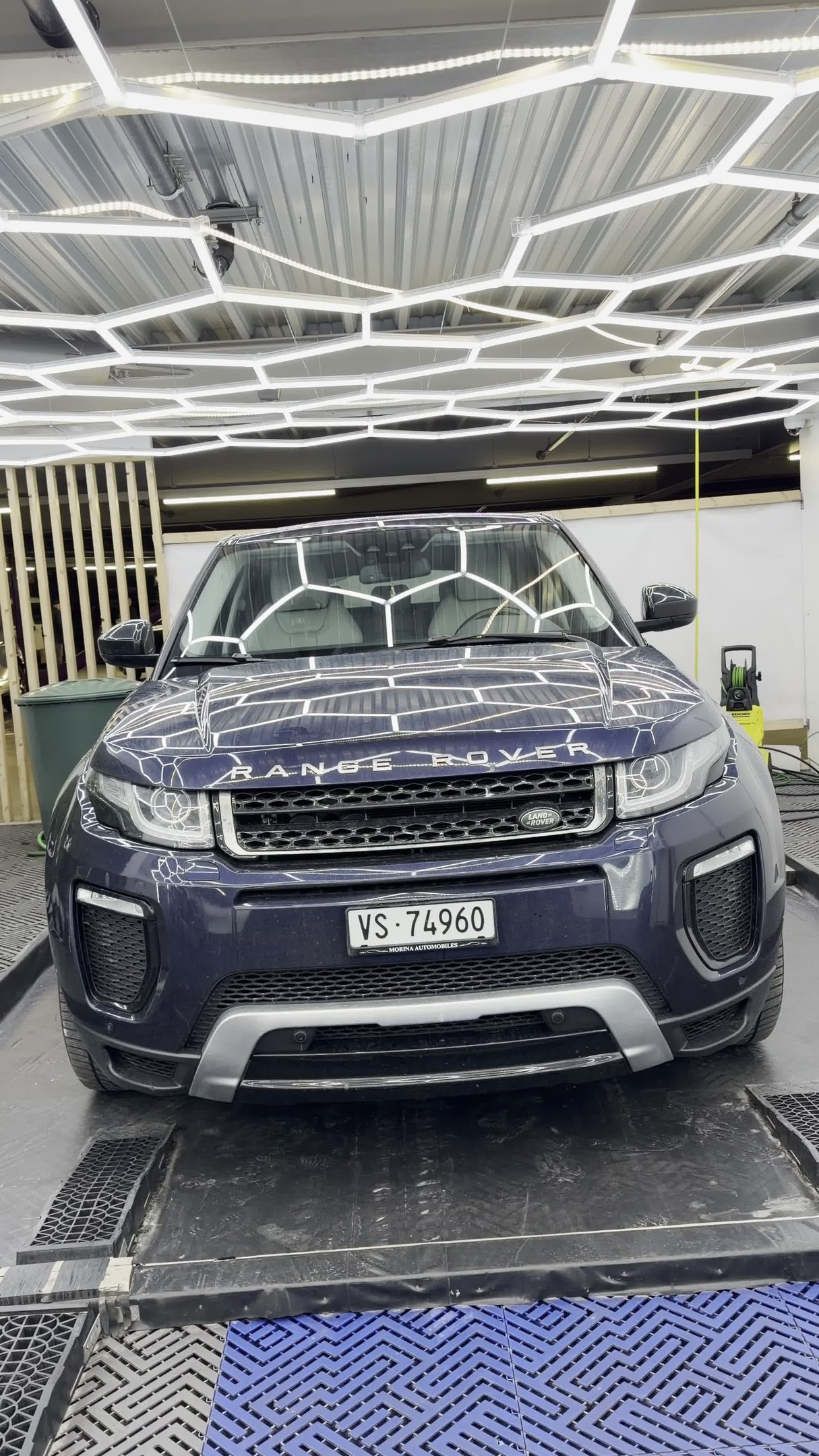 ✨ Range Rover Evoque entretenu toute l’année ✨
Nettoyage intérieur & extérieur dans le cadre de notre abonnement mensuel.
Un véhicule propre en continu, sans y penser 🚘💎
💰 CHF 50.– / mois
📍 EasycleanVS – Martigny, Verbier & à domicile
👉 L’abonnement, la solution simple pour une voiture toujours impeccable.
#EasycleanVS #RangeRoverEvoque #NettoyageAuto #Abonnement #CarCare #Valais #Detailing