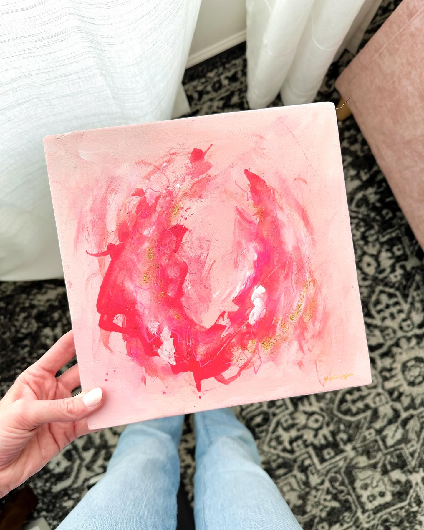 I love finding wood boxes and signs at thrift shops and reworking them into abstract art. Why not give those old “live, laugh, love” signs a new life, right?
#pinkpaintings #abstractart #upcycledart #feminineart #zimmestudio