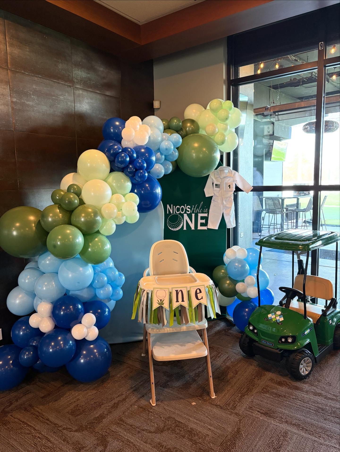 Loved this Hole in One birthday set up!⛳️
•
•
•
•
#toddlerboybirthday #firstbirthdayparty #firstbirthdaytheme #holeinone #balloonarch