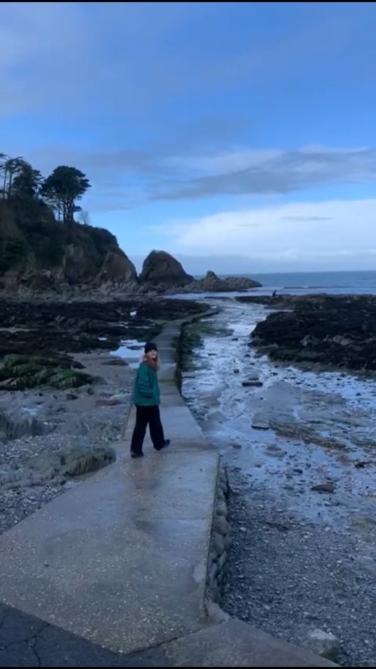 Eat the rainbow 🌈
Colour on your plate means variety in nutrients. Different pigments bring different benefits such as antioxidants, vitamins, minerals & fibre that all work together to support your body.
The more natural colour, the more diversity you’re giving your system.