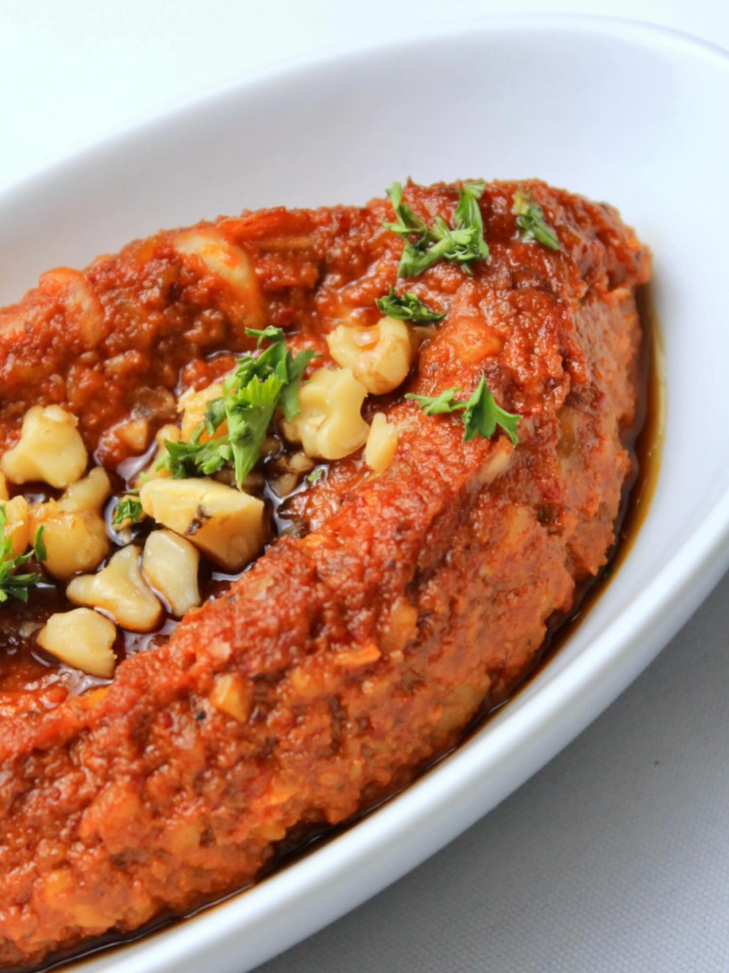 Made in house with love, our MOUHAMARA is packed with flavour and a kick of heat 🌶️
Fait maison avec amour, notre MOUHAMARA est rempli de saveurs et à un p’tit côté piquant 🌶️
#lebanese #restaurant #restaurantlibanais #mouhamara #mezze